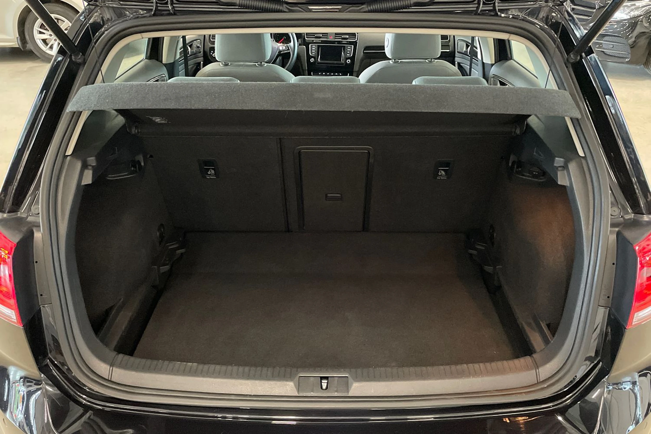 musta Volkswagen Golf 2014 kuva 24.