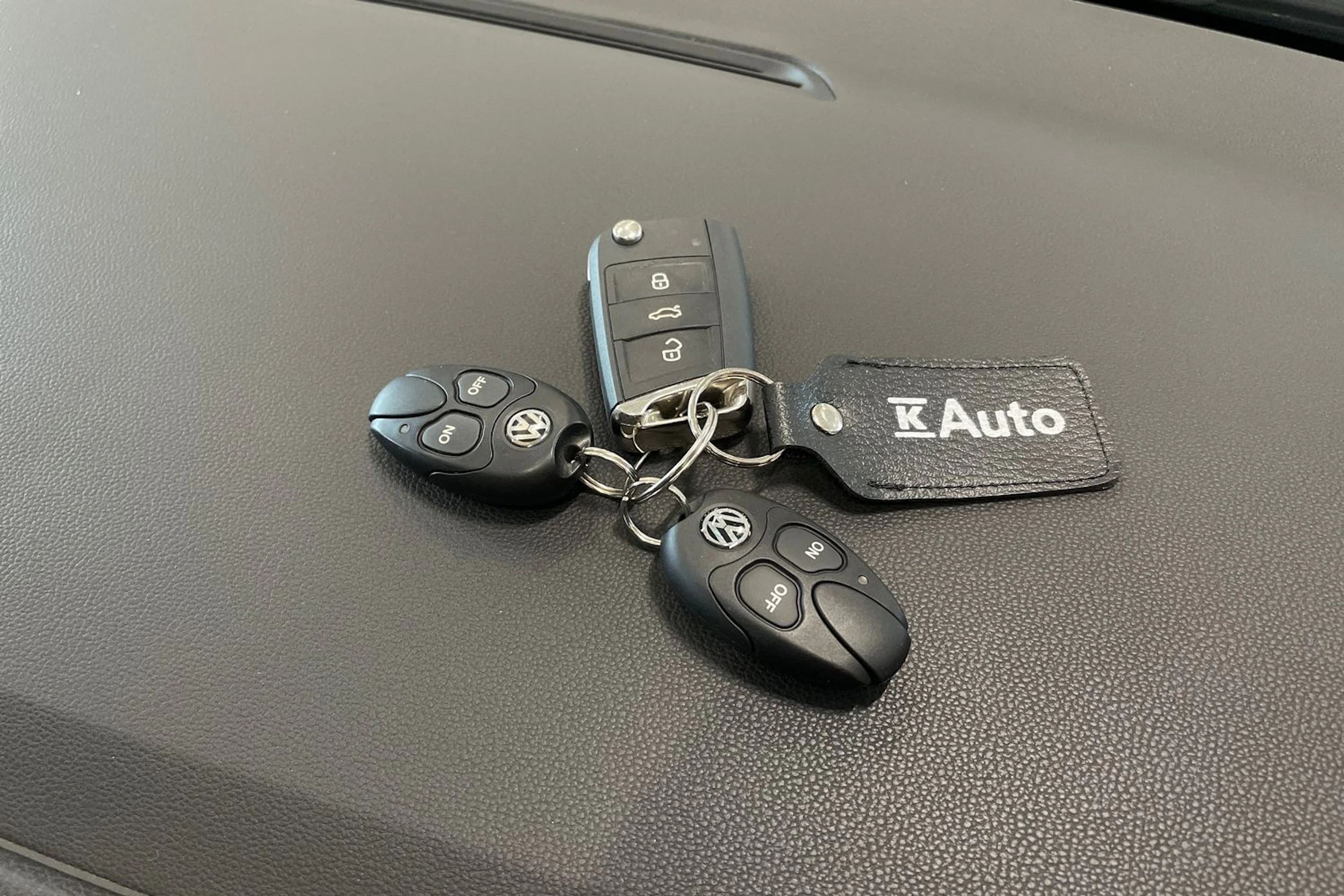 musta Volkswagen Golf 2014 kuva 25.