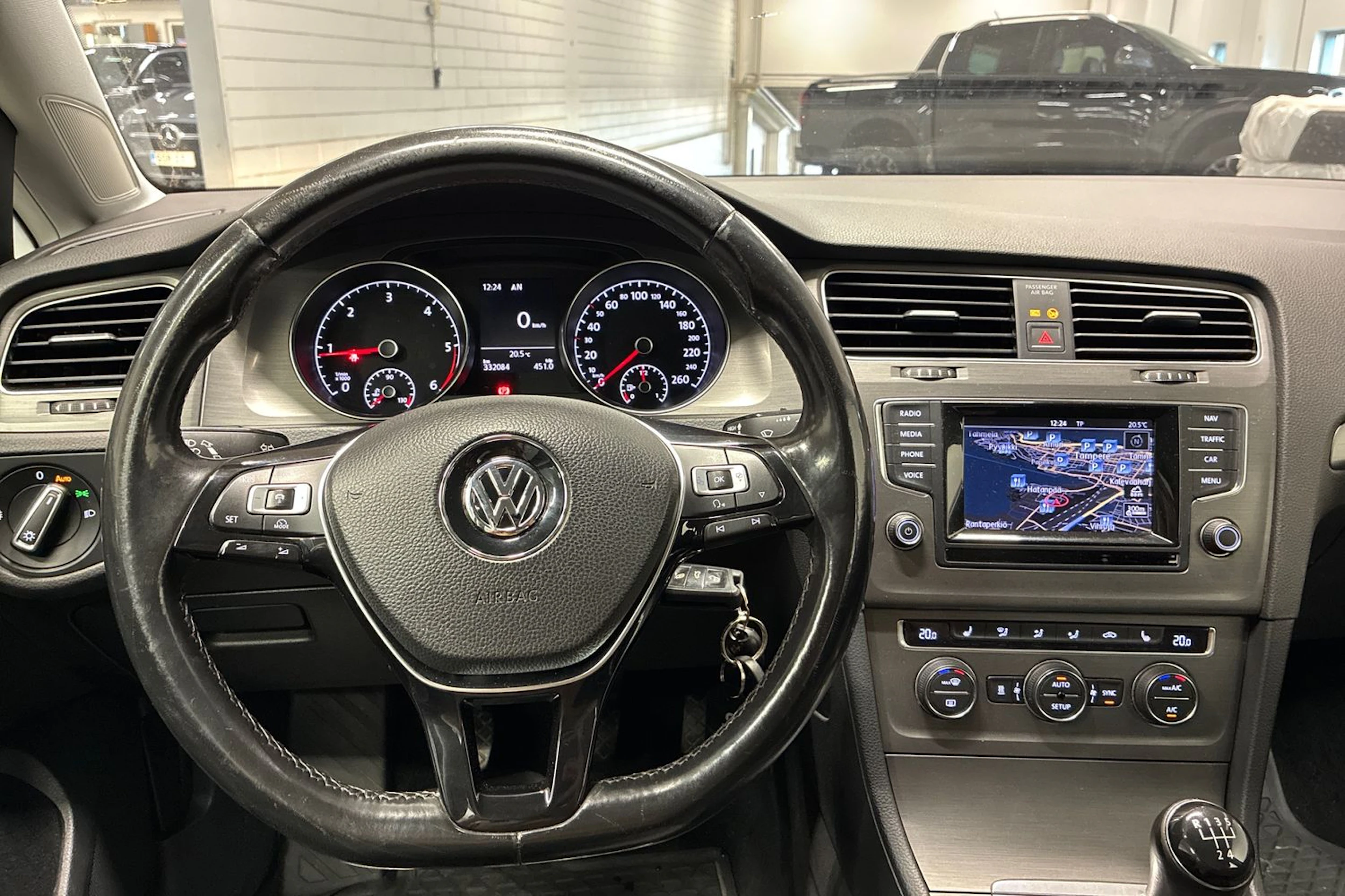 musta Volkswagen Golf 2014 kuva 11.
