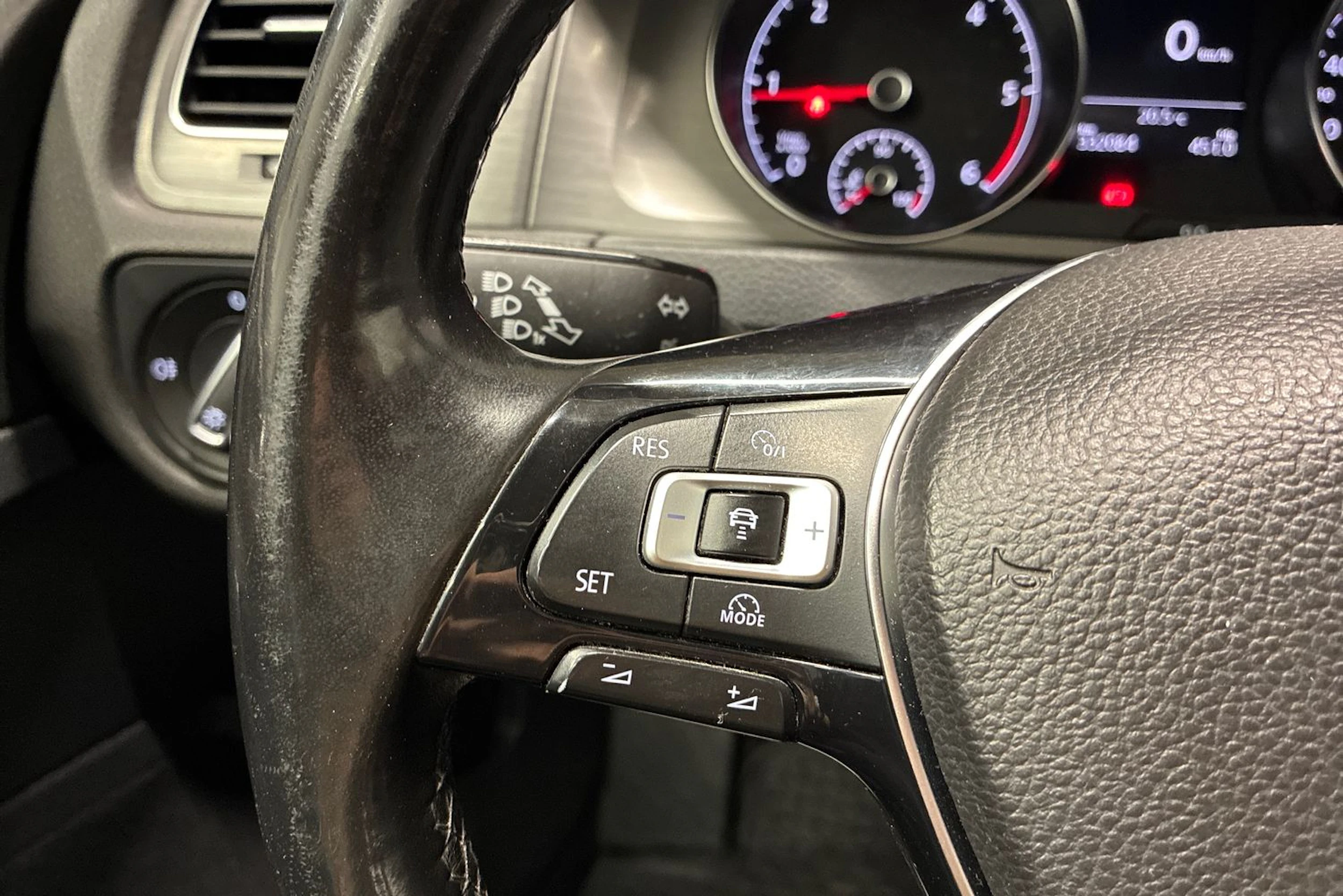 musta Volkswagen Golf 2014 kuva 13.