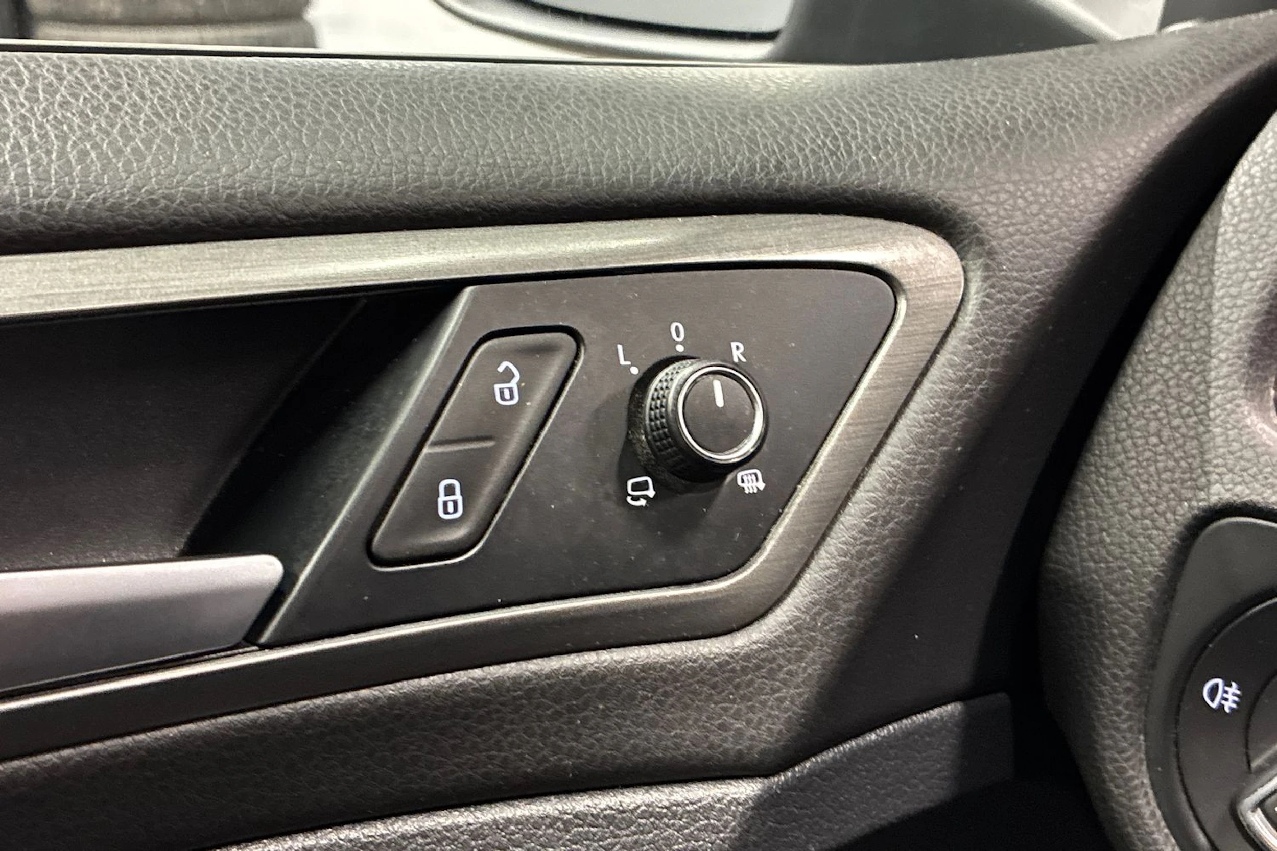 musta Volkswagen Golf 2014 kuva 16.