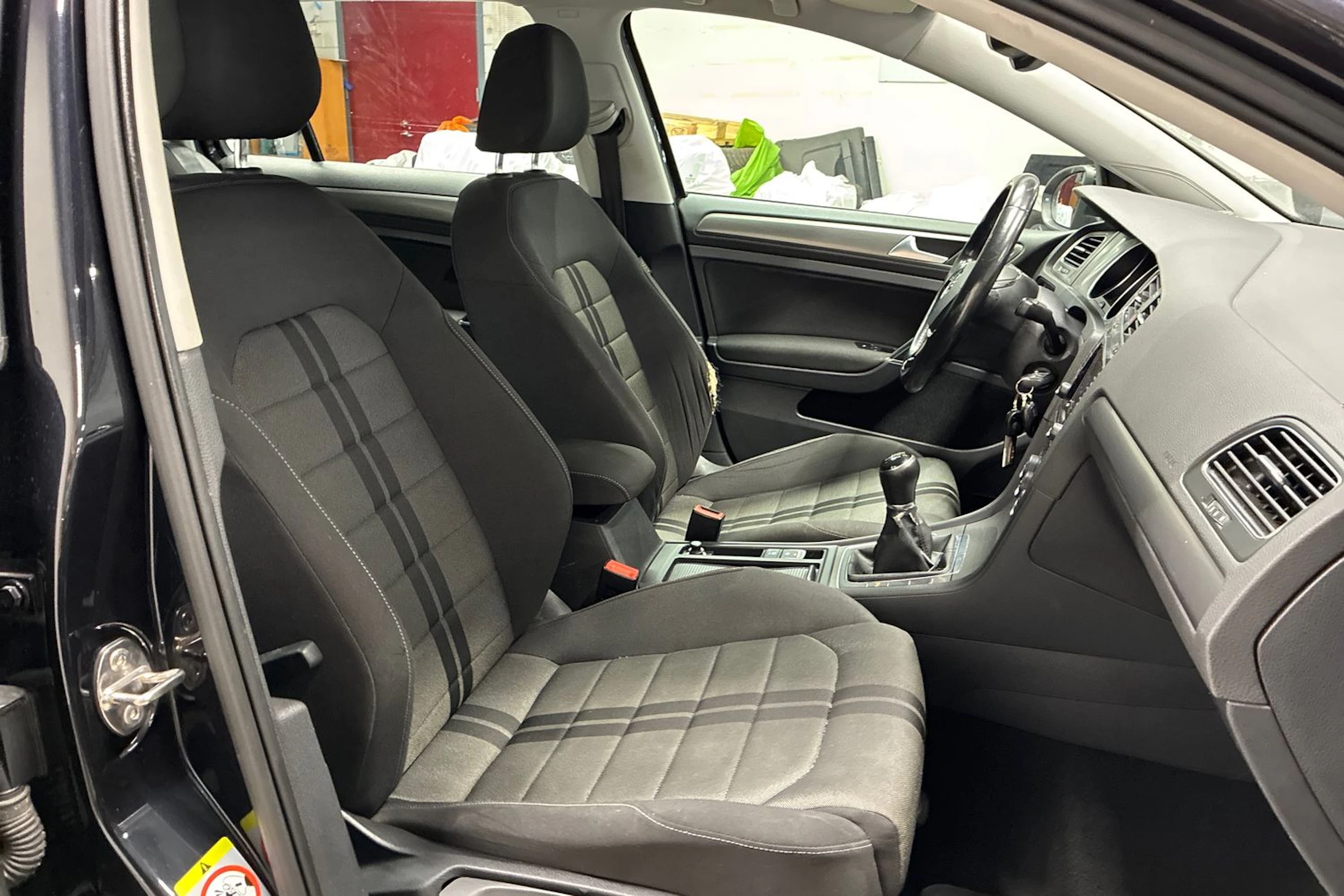 musta Volkswagen Golf 2014 kuva 25.