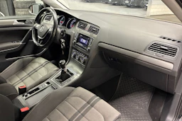 musta Volkswagen Golf 2014 kuva 26.
