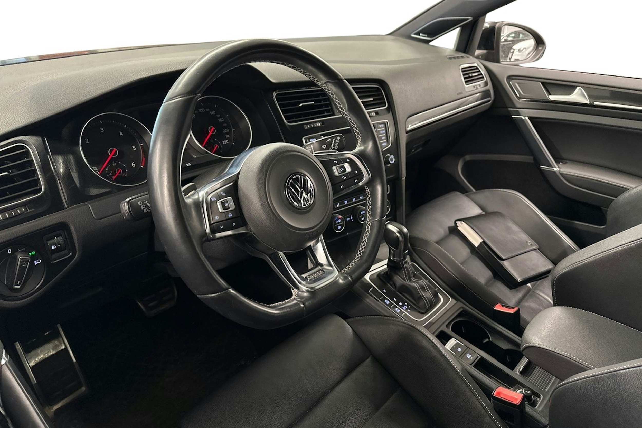 musta Volkswagen Golf 2014 kuva 3.