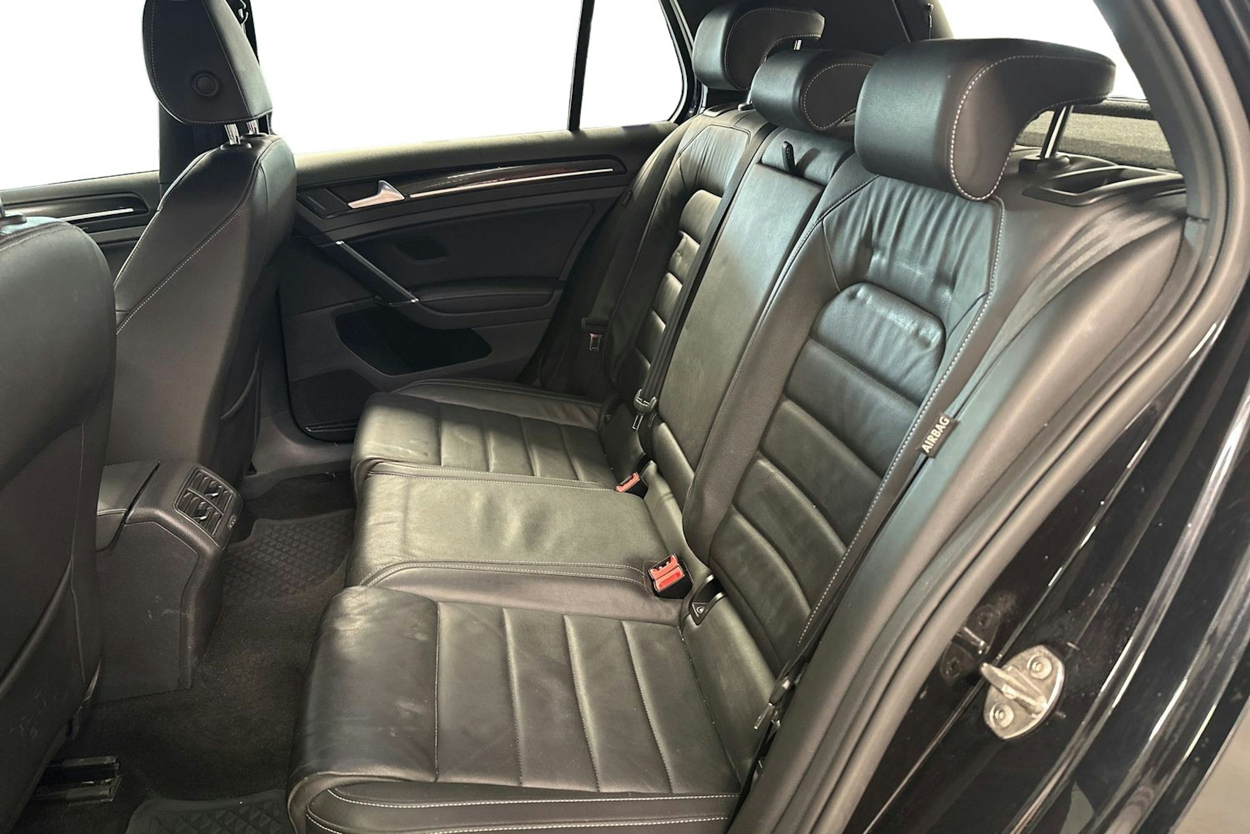 musta Volkswagen Golf 2014 kuva 10.