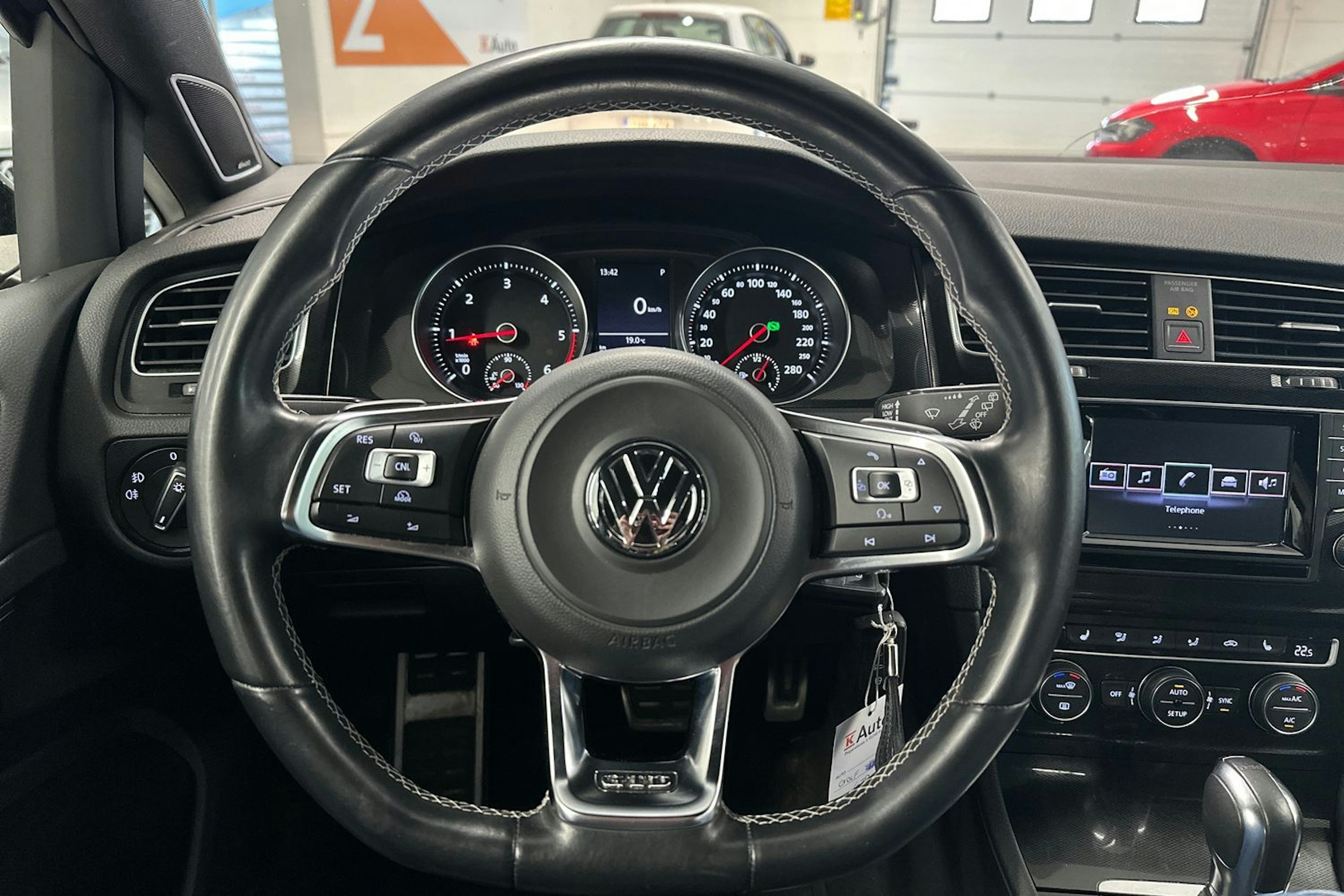 musta Volkswagen Golf 2014 kuva 14.