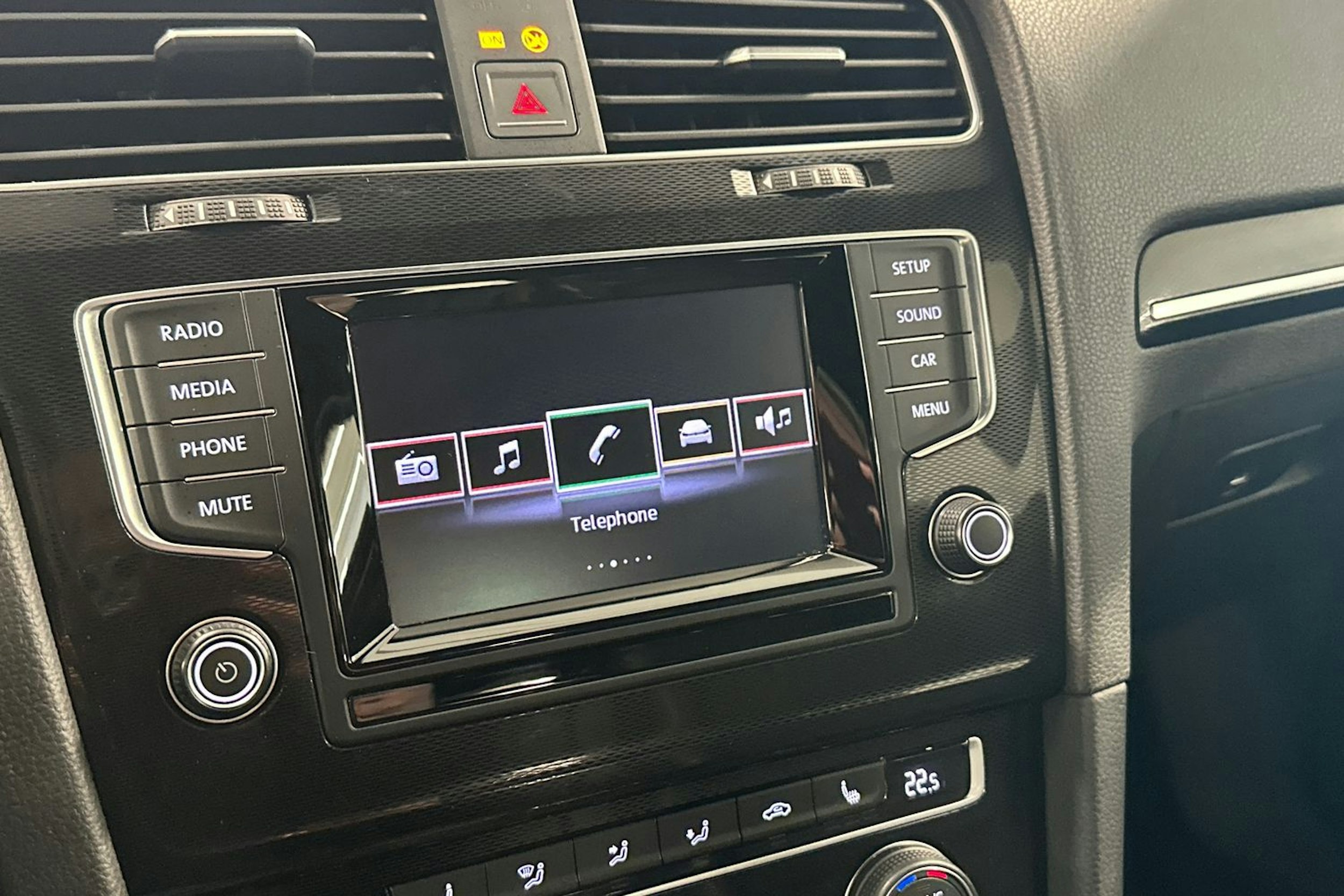 musta Volkswagen Golf 2014 kuva 18.