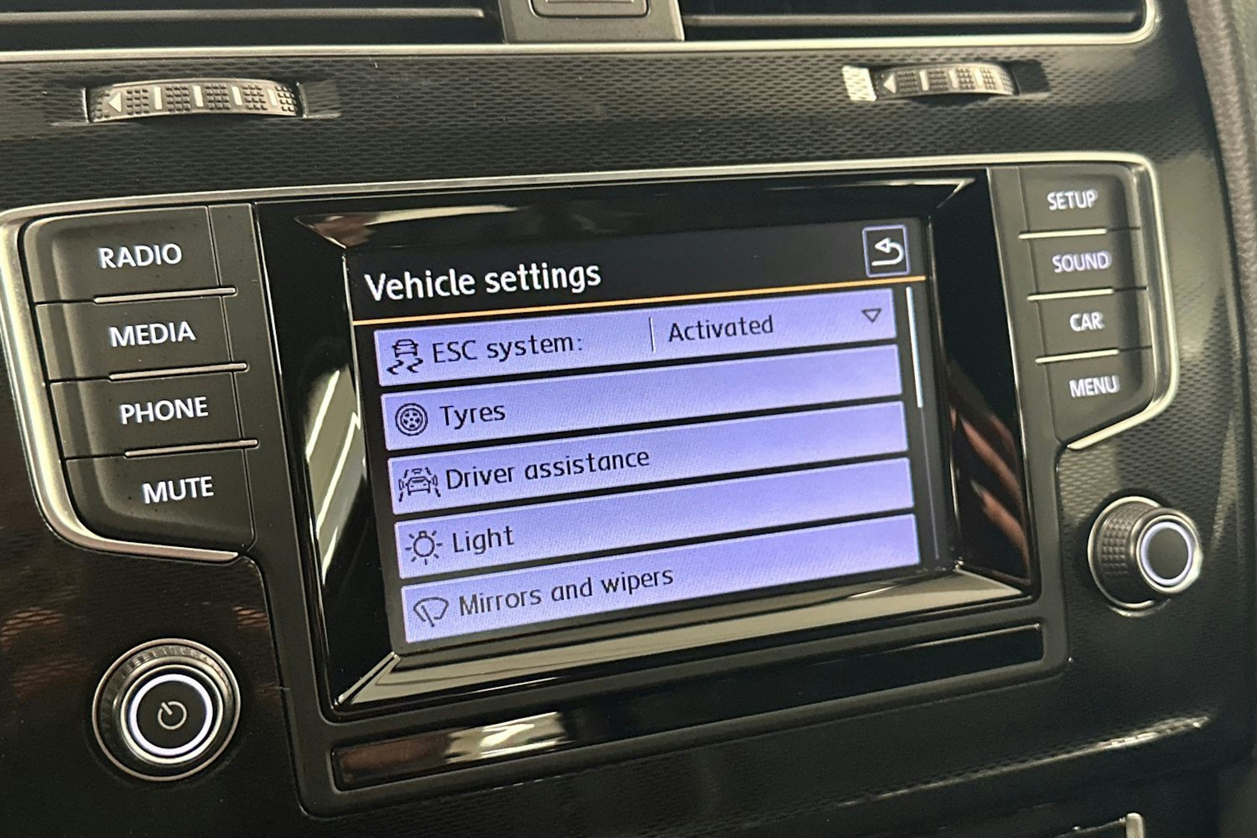 musta Volkswagen Golf 2014 kuva 25.