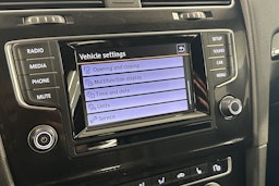 musta Volkswagen Golf 2014 kuva 26.