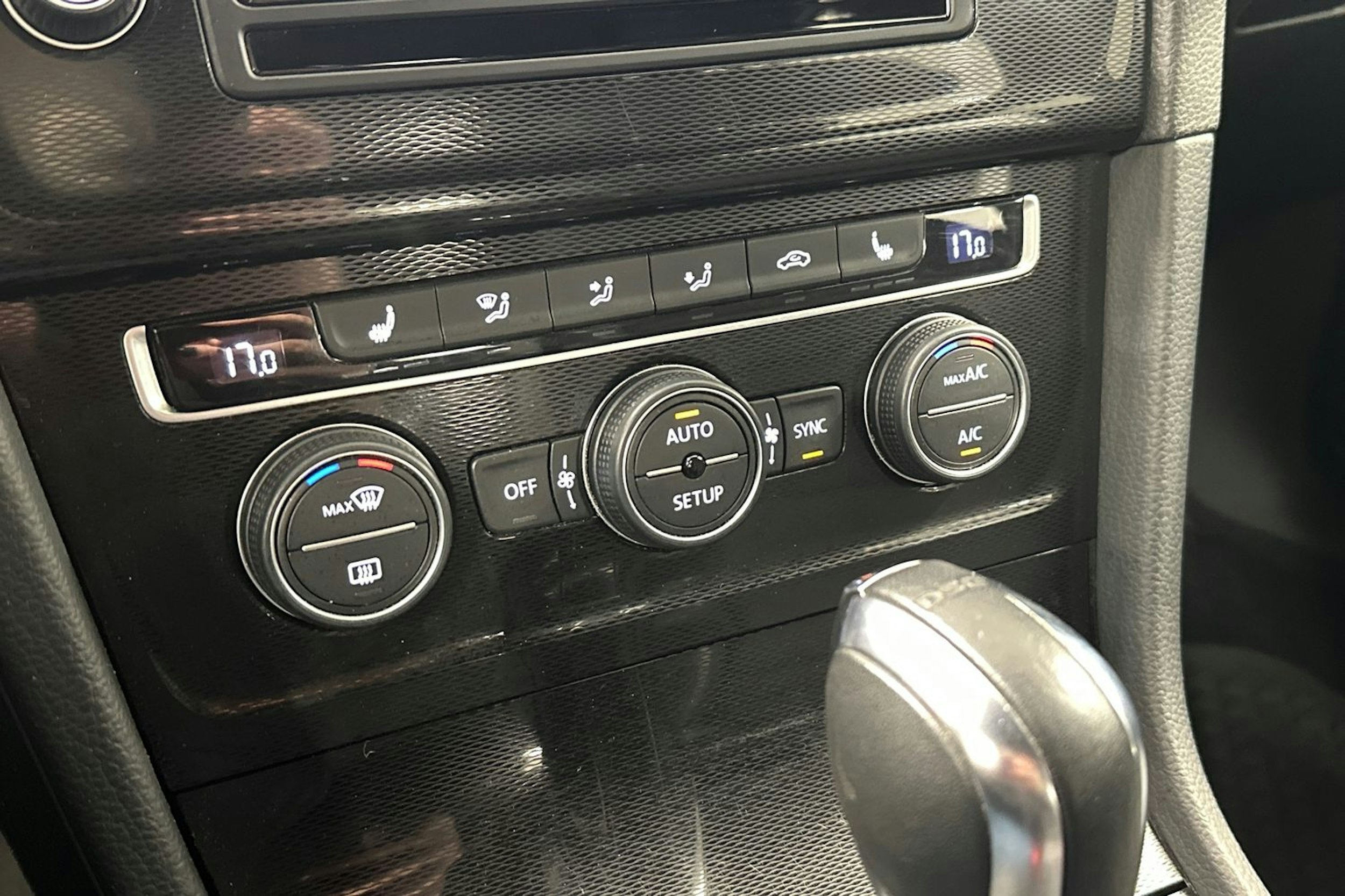 musta Volkswagen Golf 2014 kuva 29.