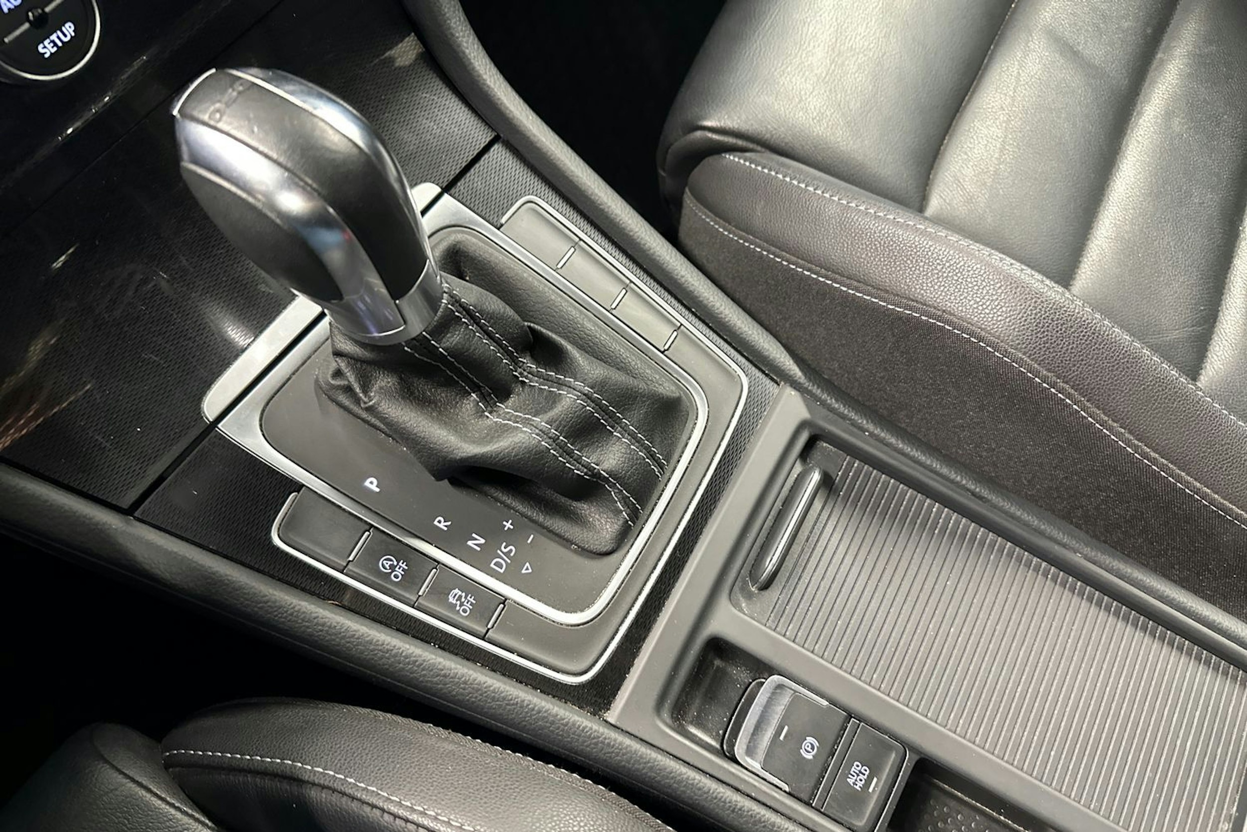 musta Volkswagen Golf 2014 kuva 30.