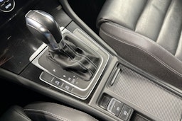 musta Volkswagen Golf 2014 kuva 30.