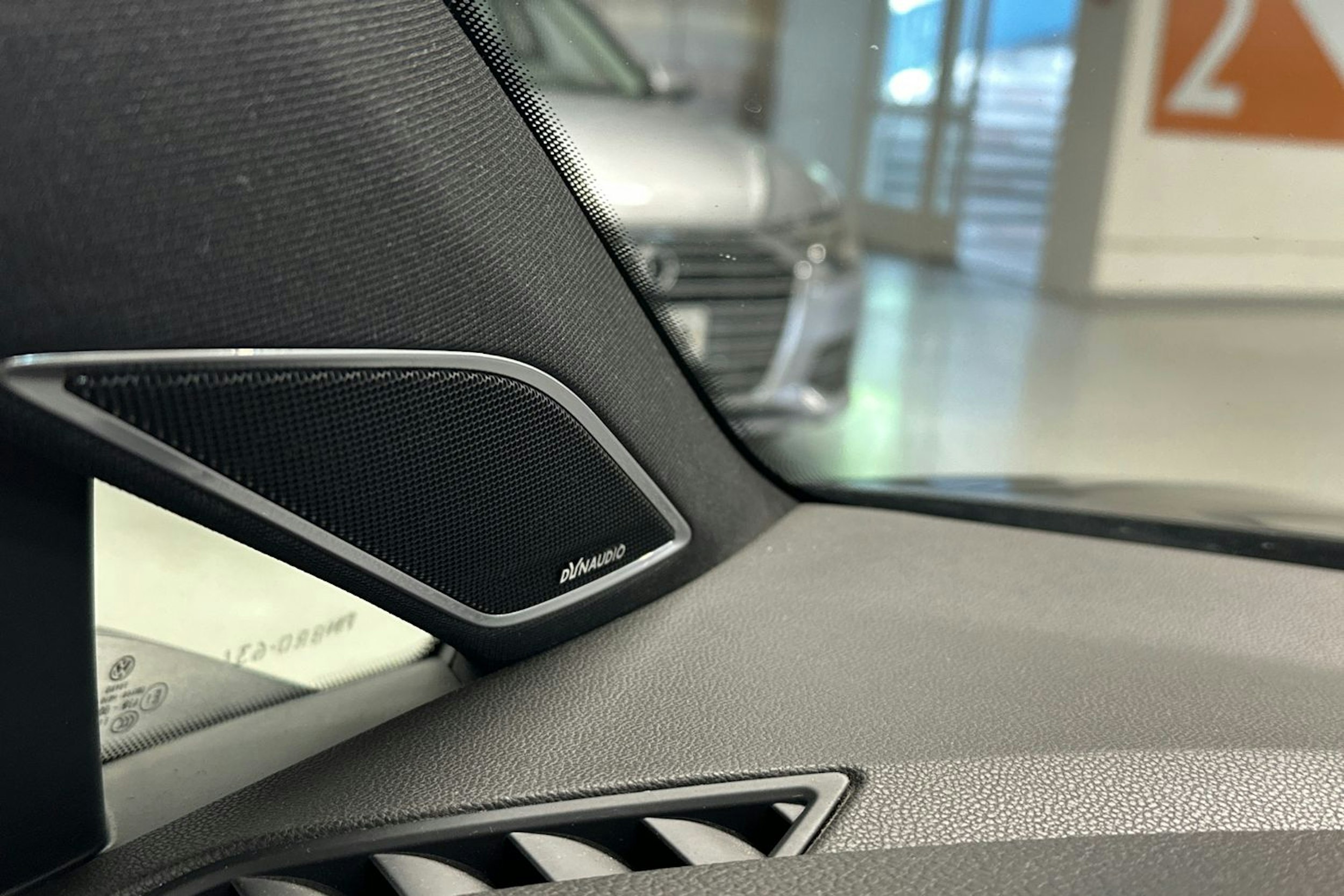musta Volkswagen Golf 2014 kuva 31.