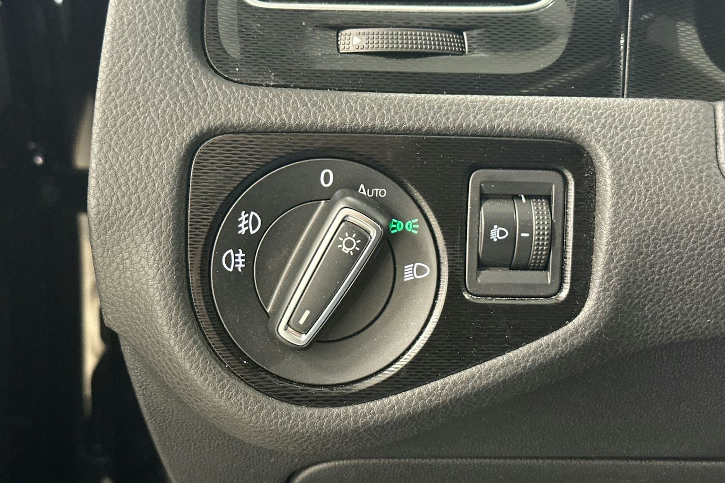 musta Volkswagen Golf 2014 kuva 32.