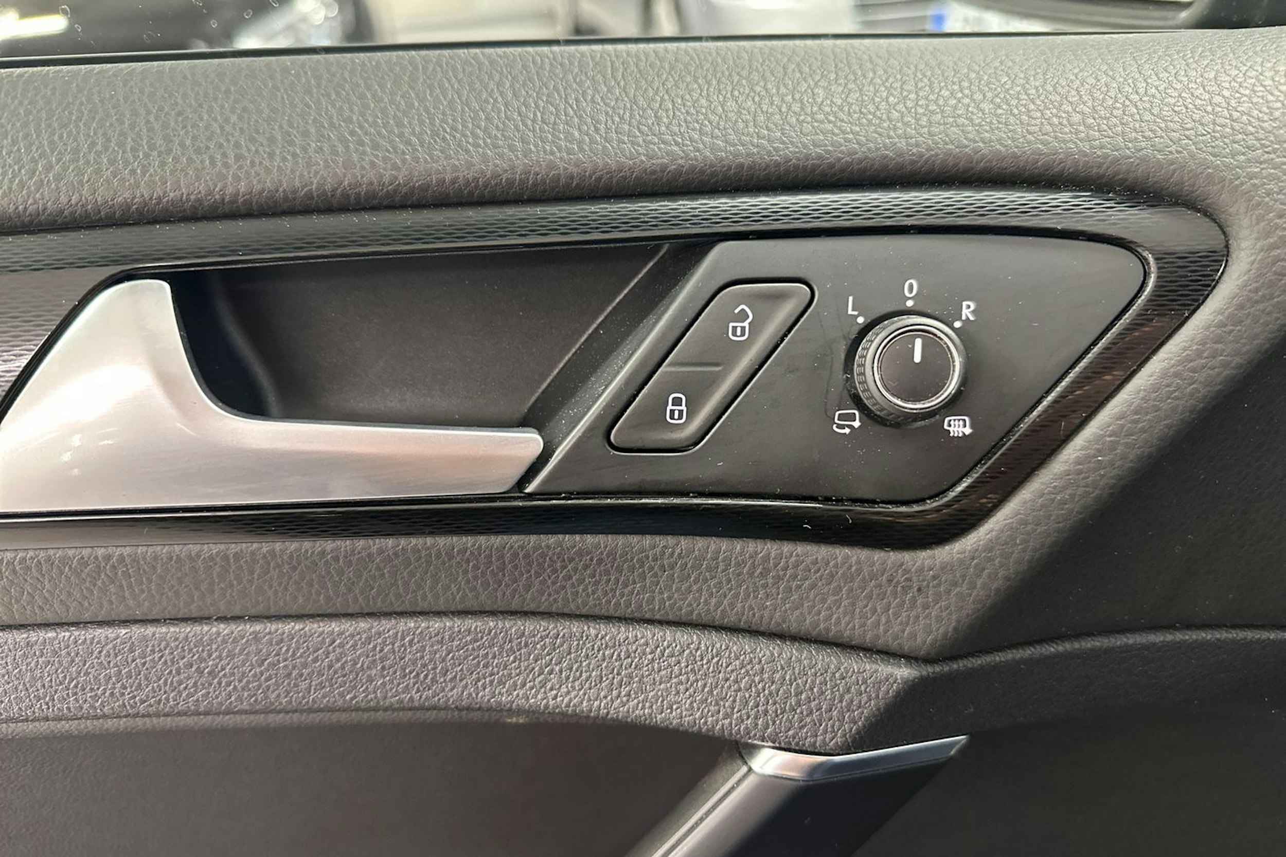 musta Volkswagen Golf 2014 kuva 33.
