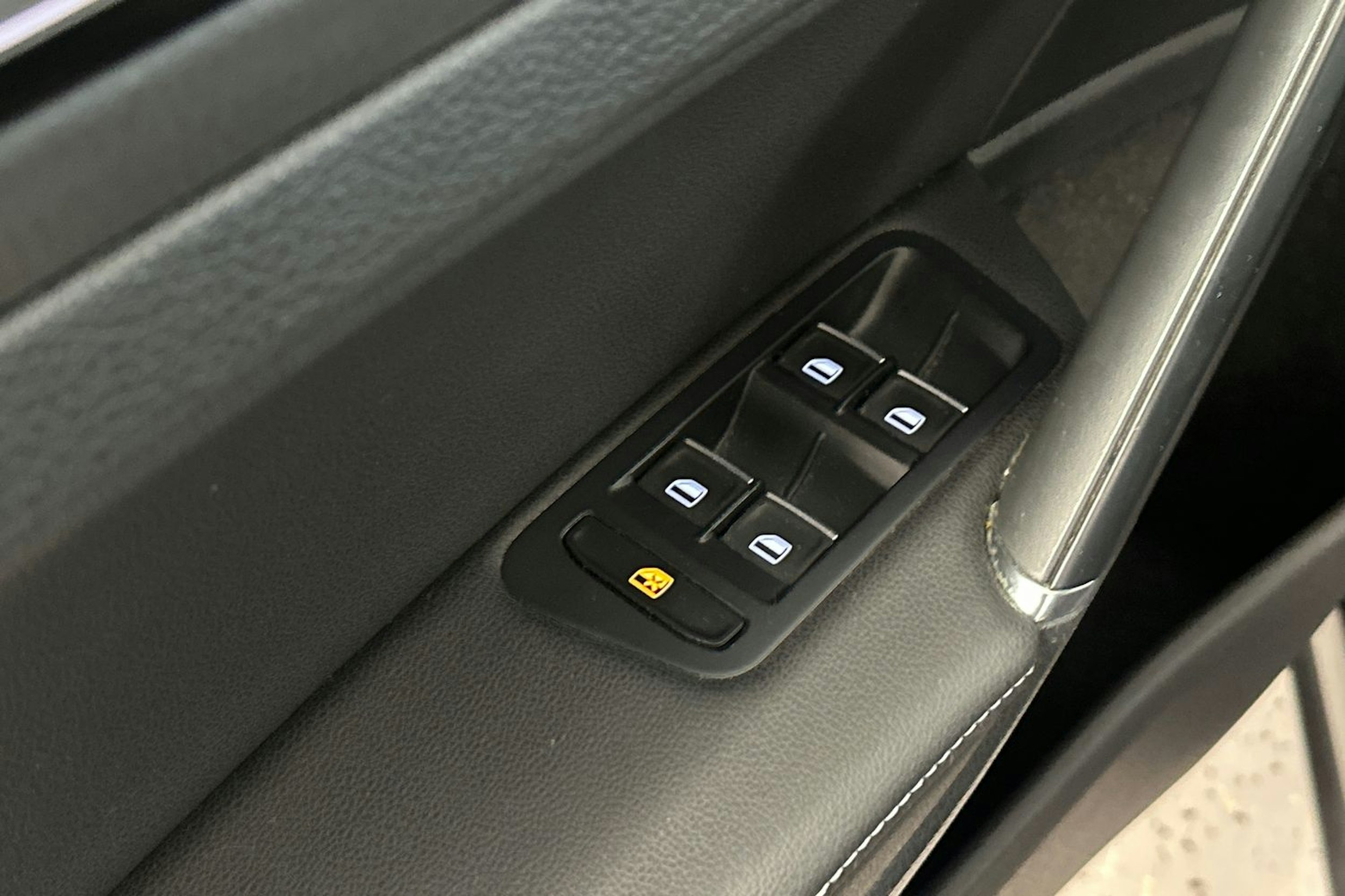 musta Volkswagen Golf 2014 kuva 34.
