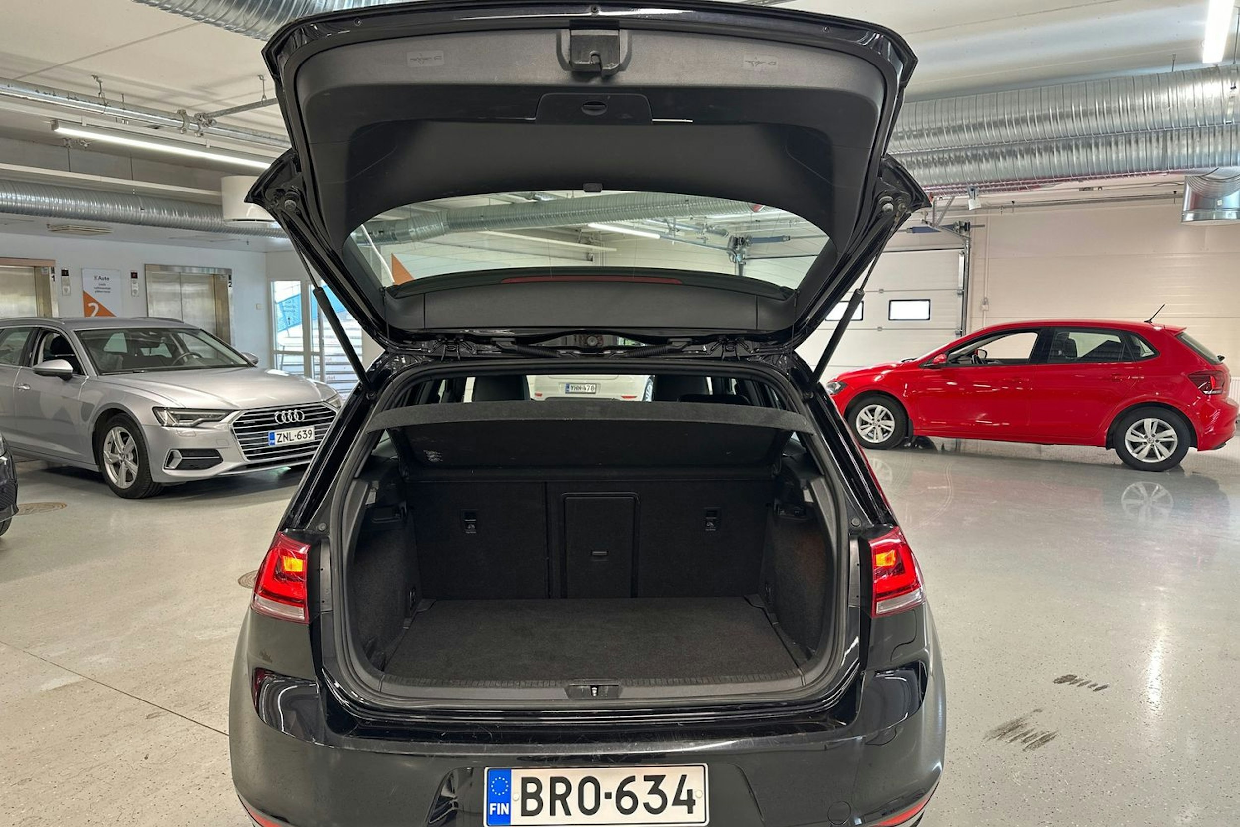 musta Volkswagen Golf 2014 kuva 35.
