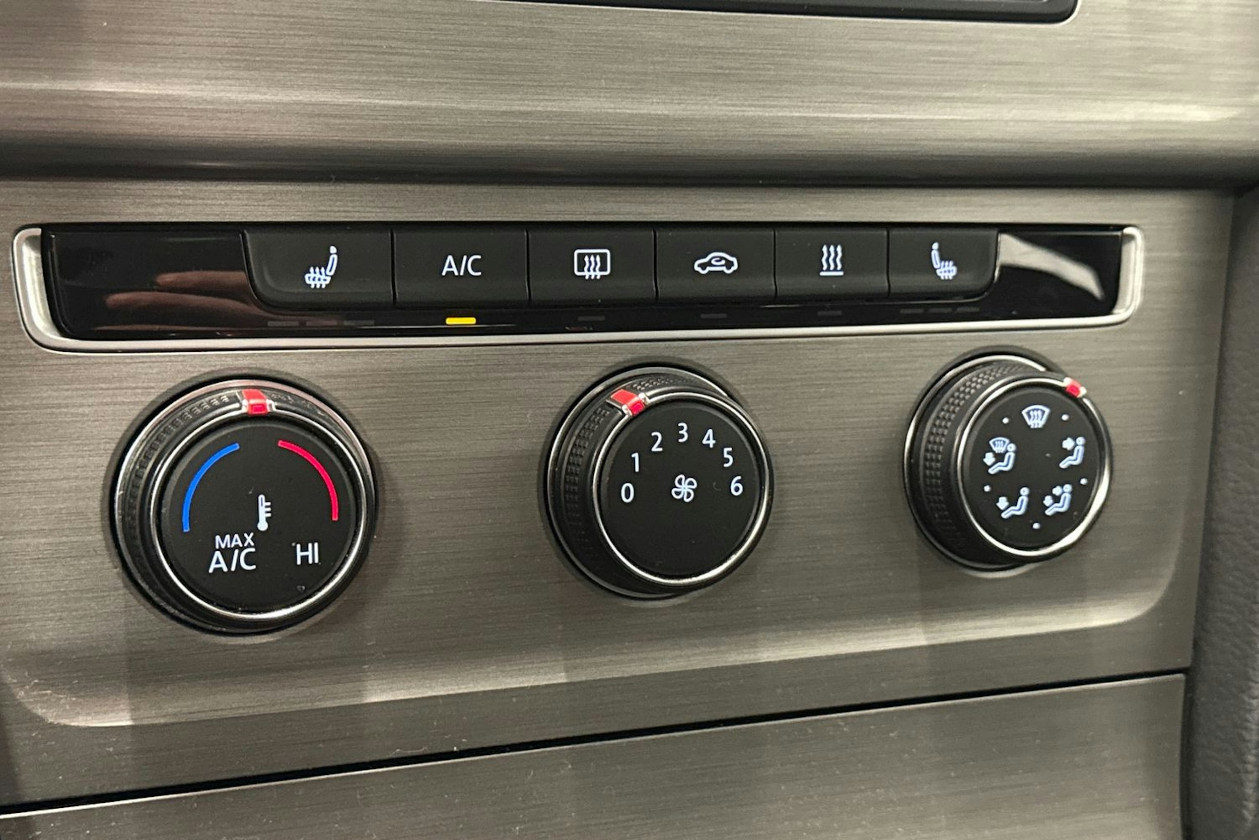 musta Volkswagen Golf 2014 kuva 21.