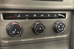 musta Volkswagen Golf 2014 kuva 21.