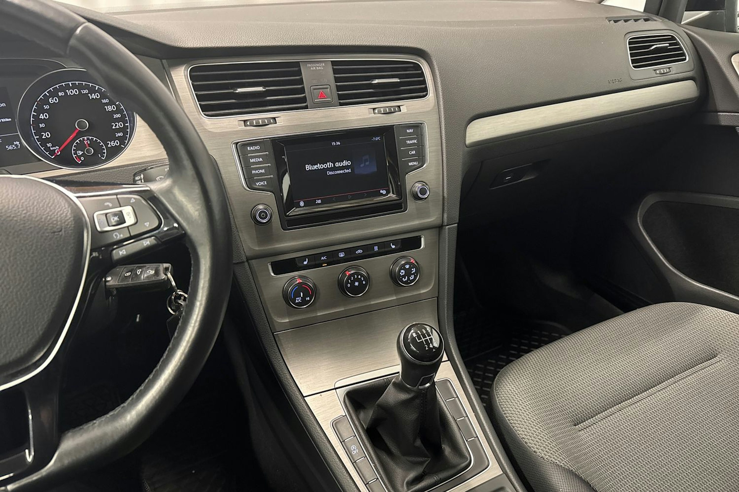 musta Volkswagen Golf 2014 kuva 22.