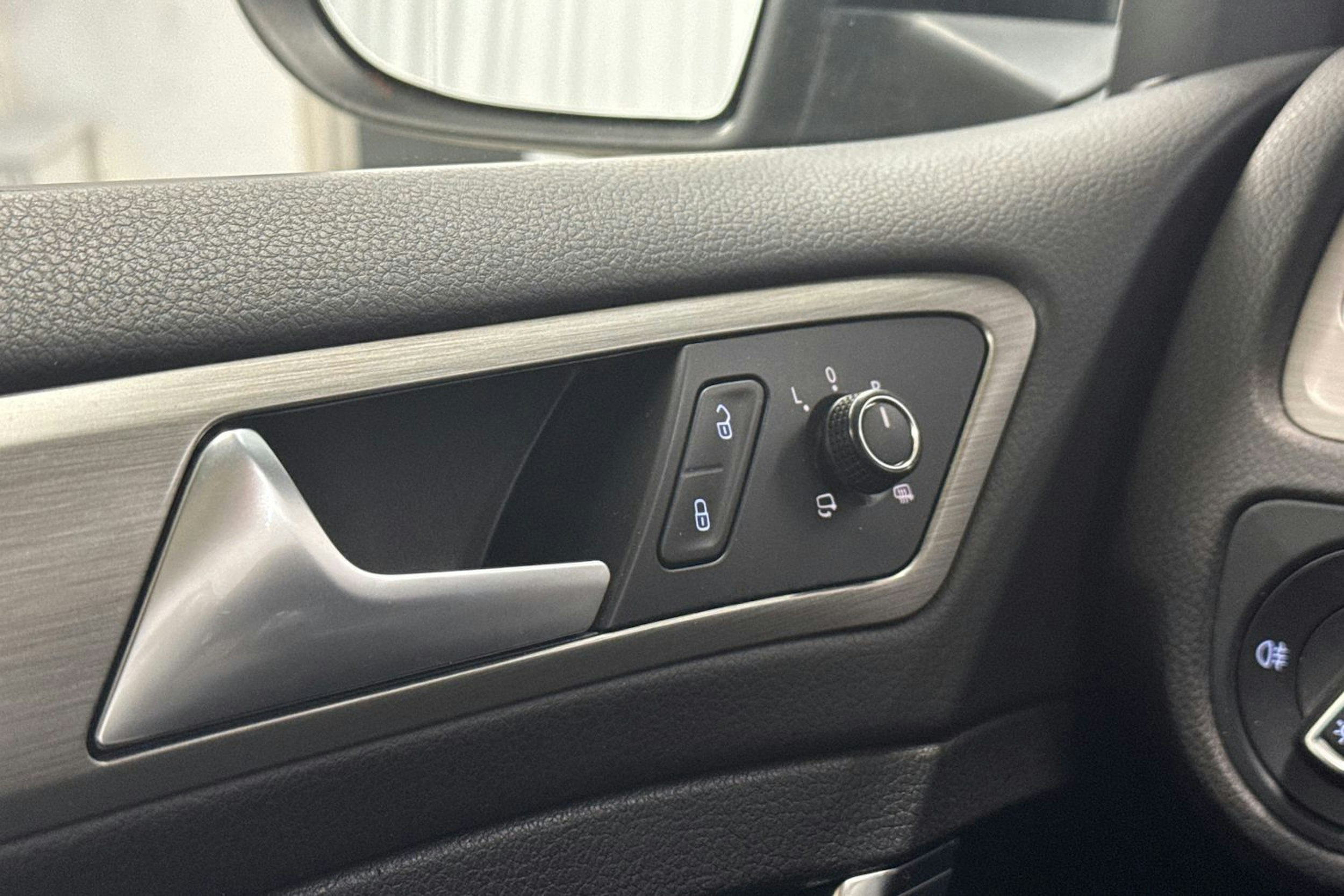 musta Volkswagen Golf 2014 kuva 26.