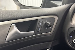 musta Volkswagen Golf 2014 kuva 26.