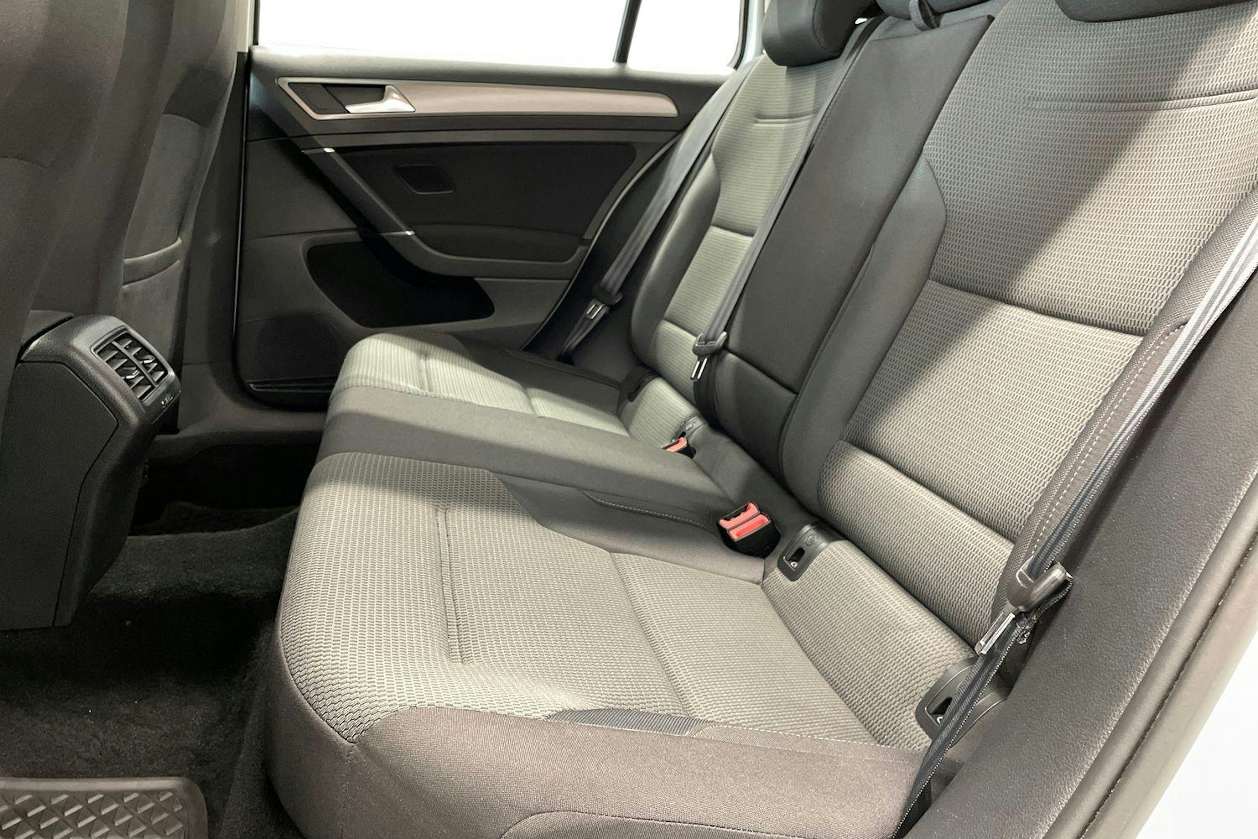 Valkoinen Volkswagen GOLF 2014 kuva 10.