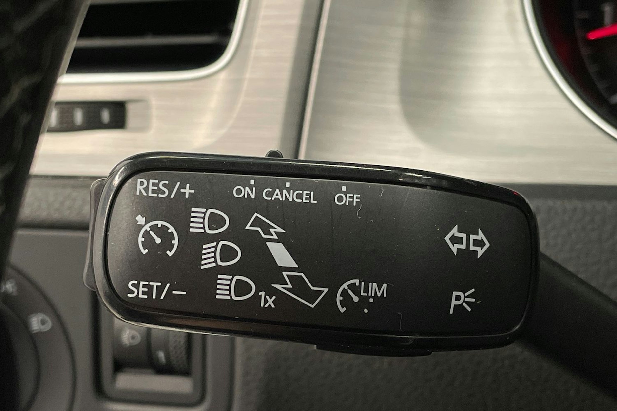 Valkoinen Volkswagen GOLF 2014 kuva 17.