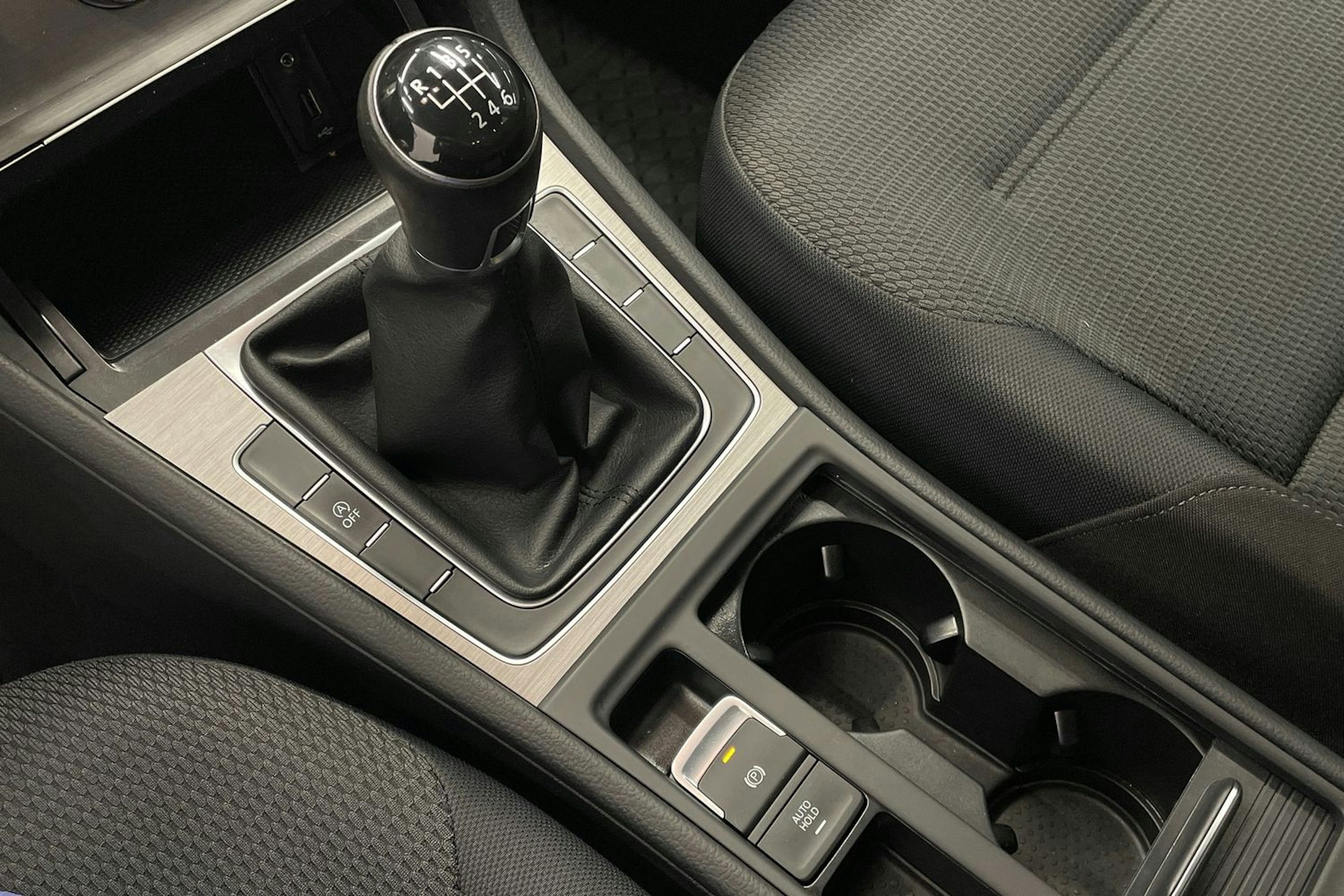 Valkoinen Volkswagen GOLF 2014 kuva 18.