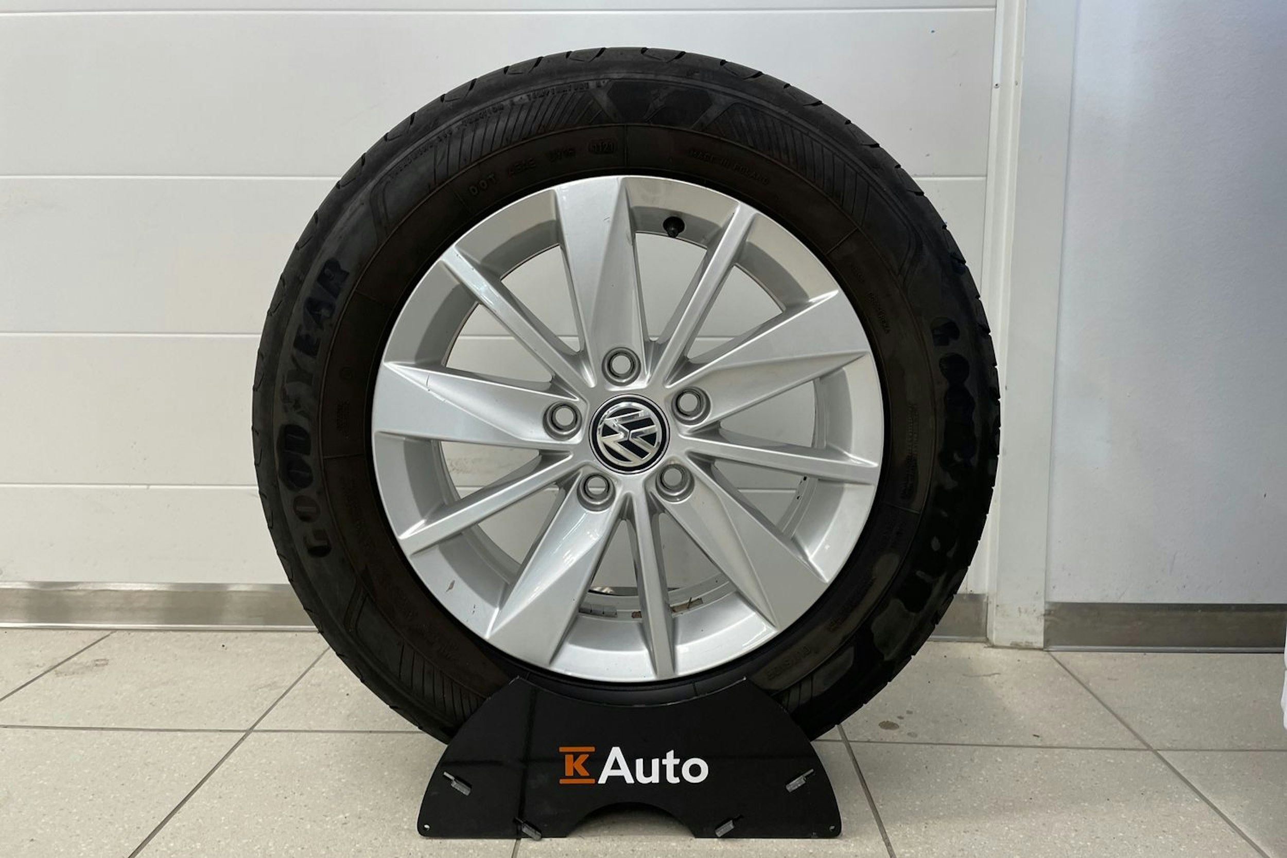 Valkoinen Volkswagen GOLF 2014 kuva 22.