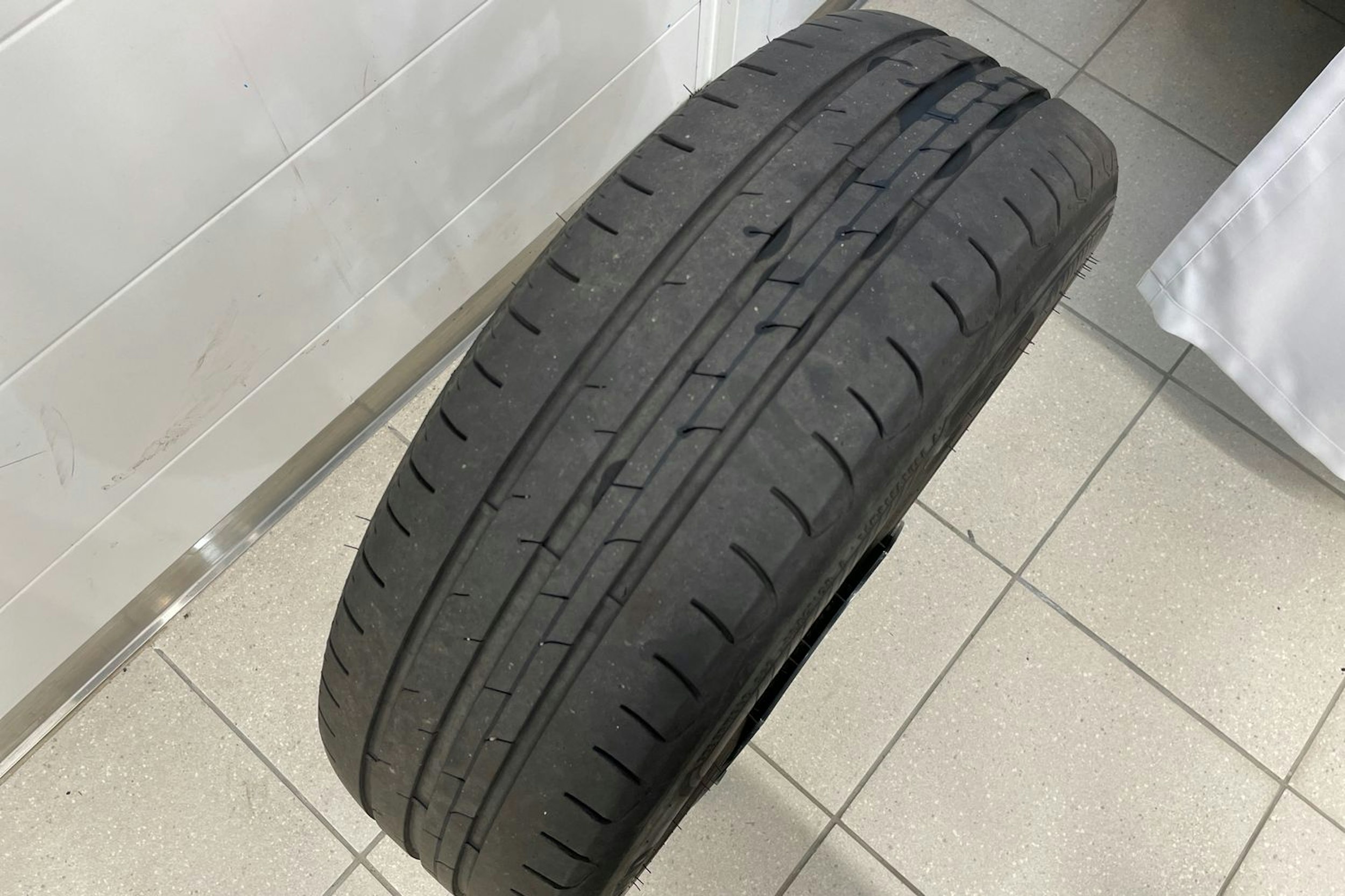 Valkoinen Volkswagen GOLF 2014 kuva 23.