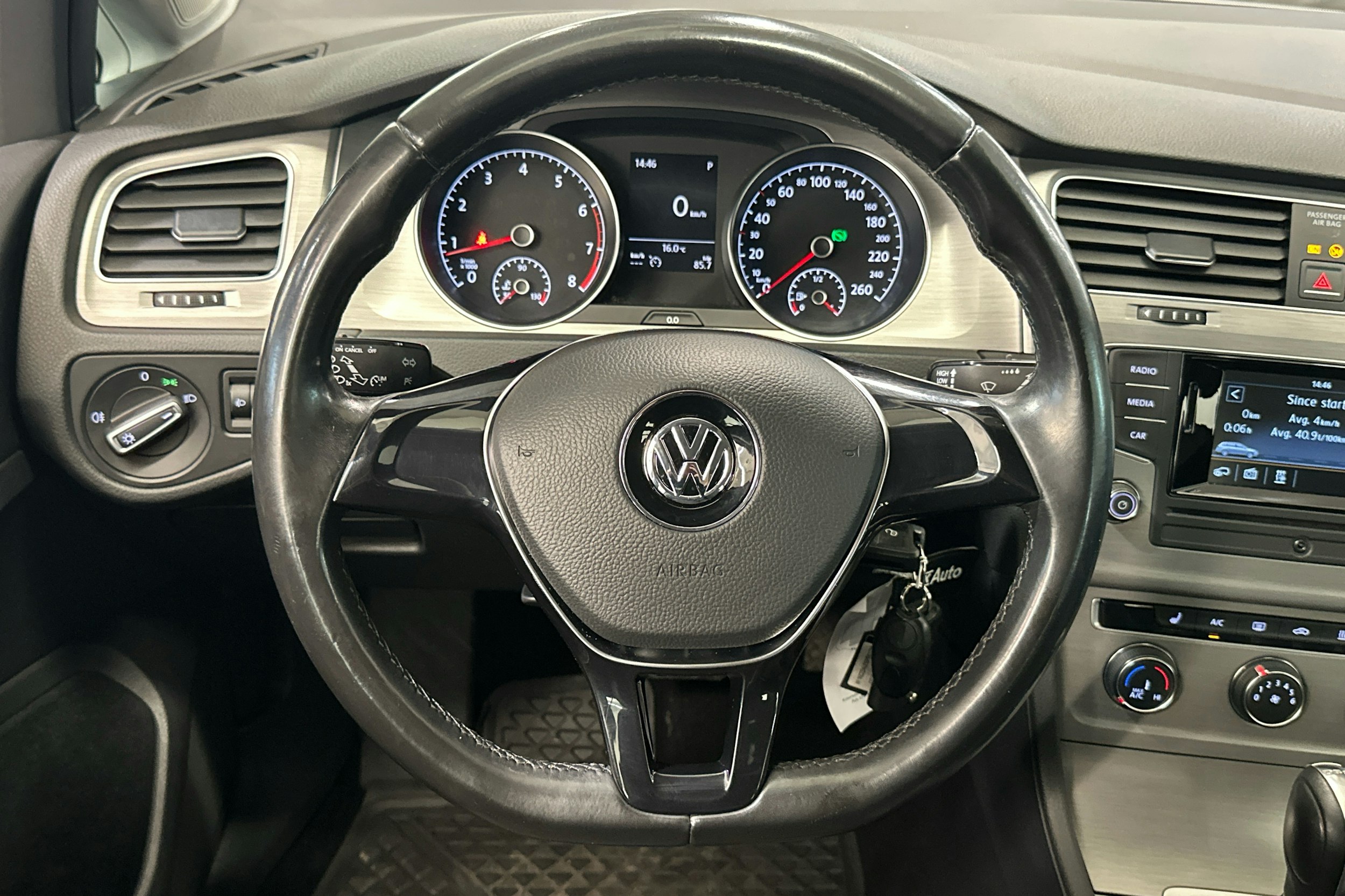 valkoinen Volkswagen Golf 2014 kuva 12.