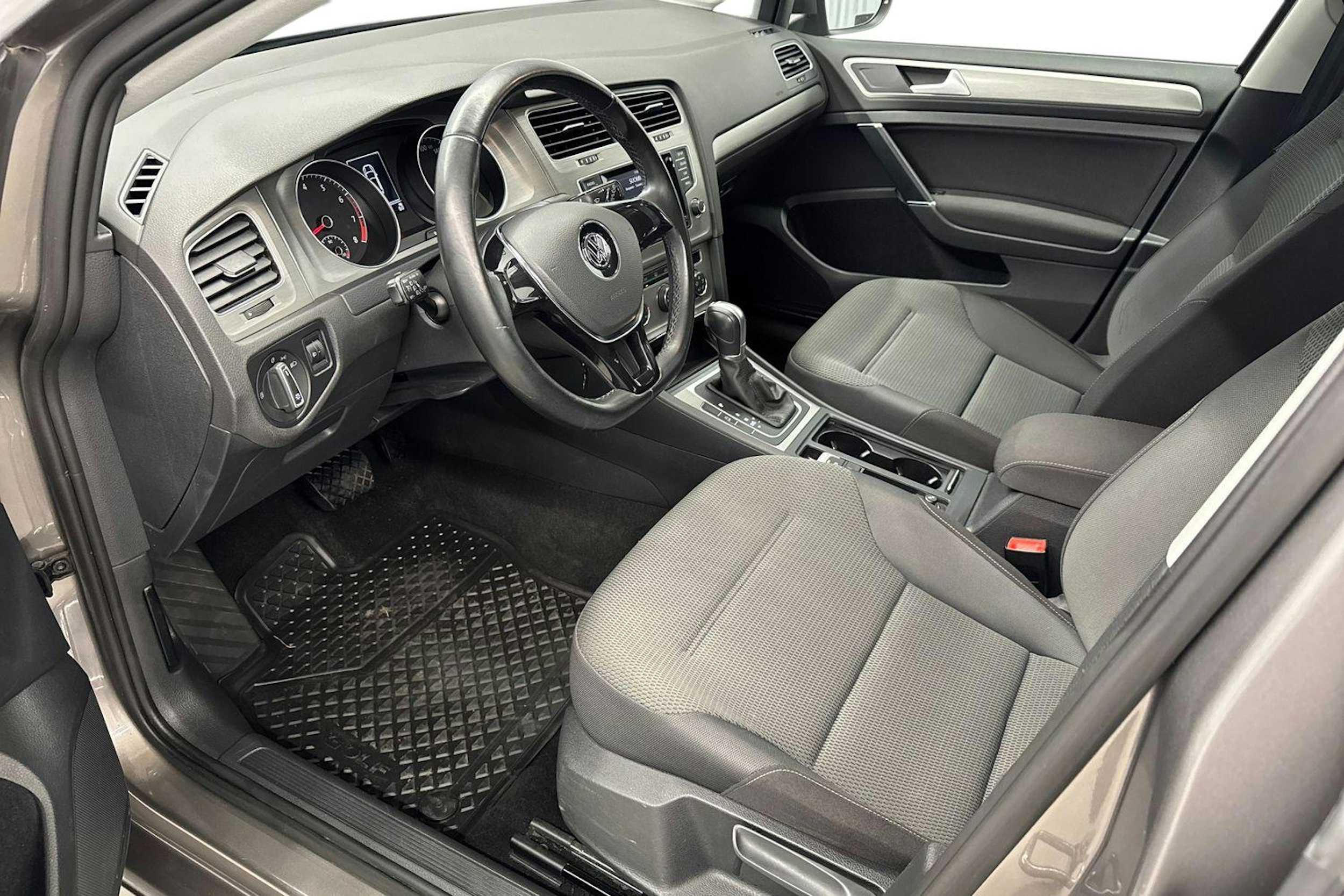 harmaa Volkswagen Golf 2015 kuva 7.