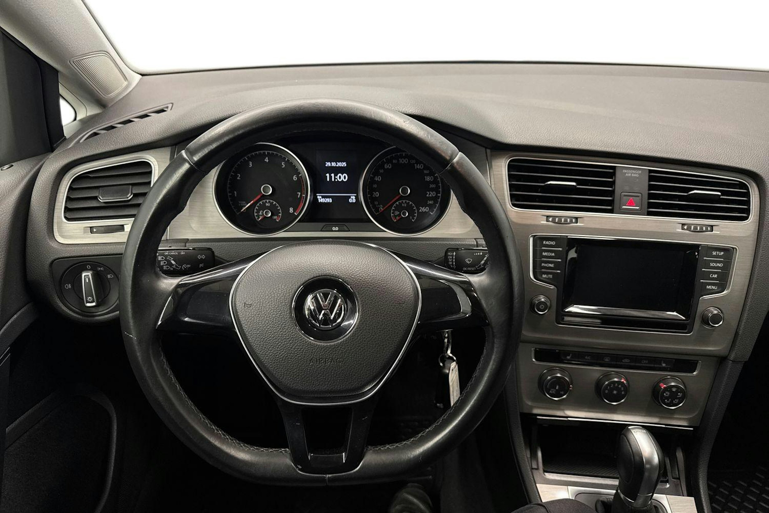 harmaa Volkswagen Golf 2015 kuva 9.