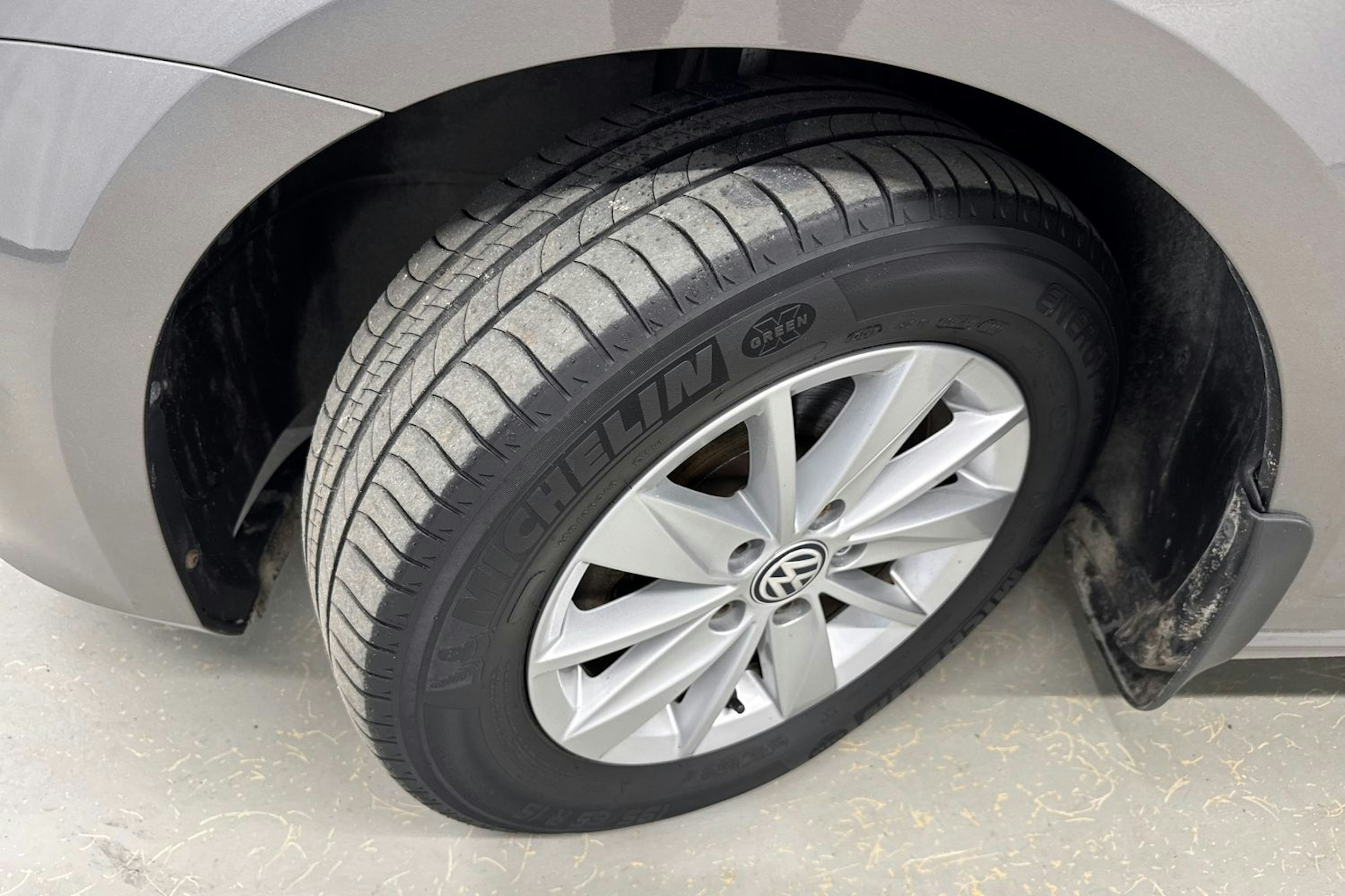 harmaa Volkswagen Golf 2015 kuva 11.