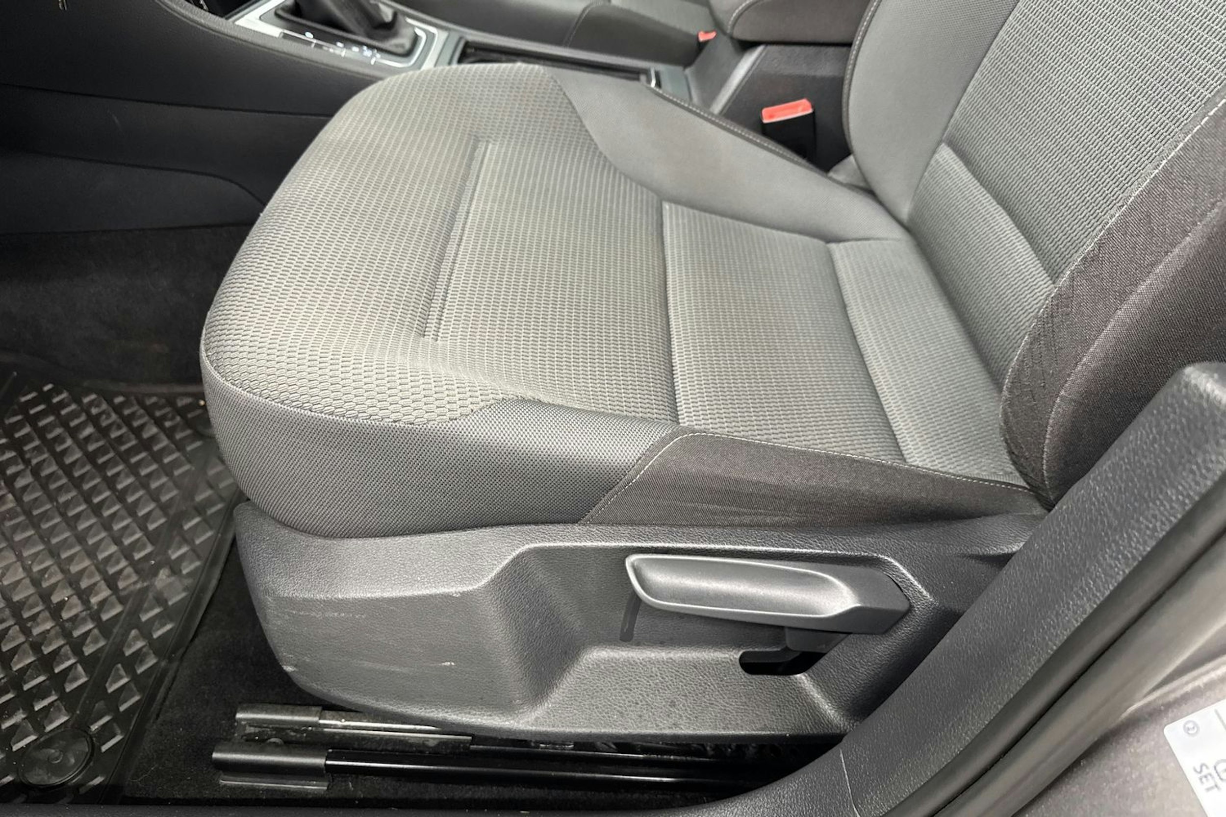 harmaa Volkswagen Golf 2015 kuva 23.