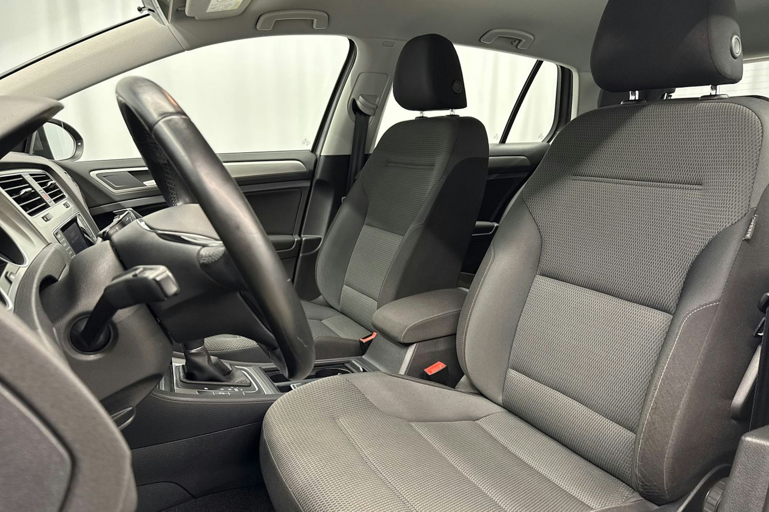 harmaa Volkswagen Golf 2015 kuva 24.