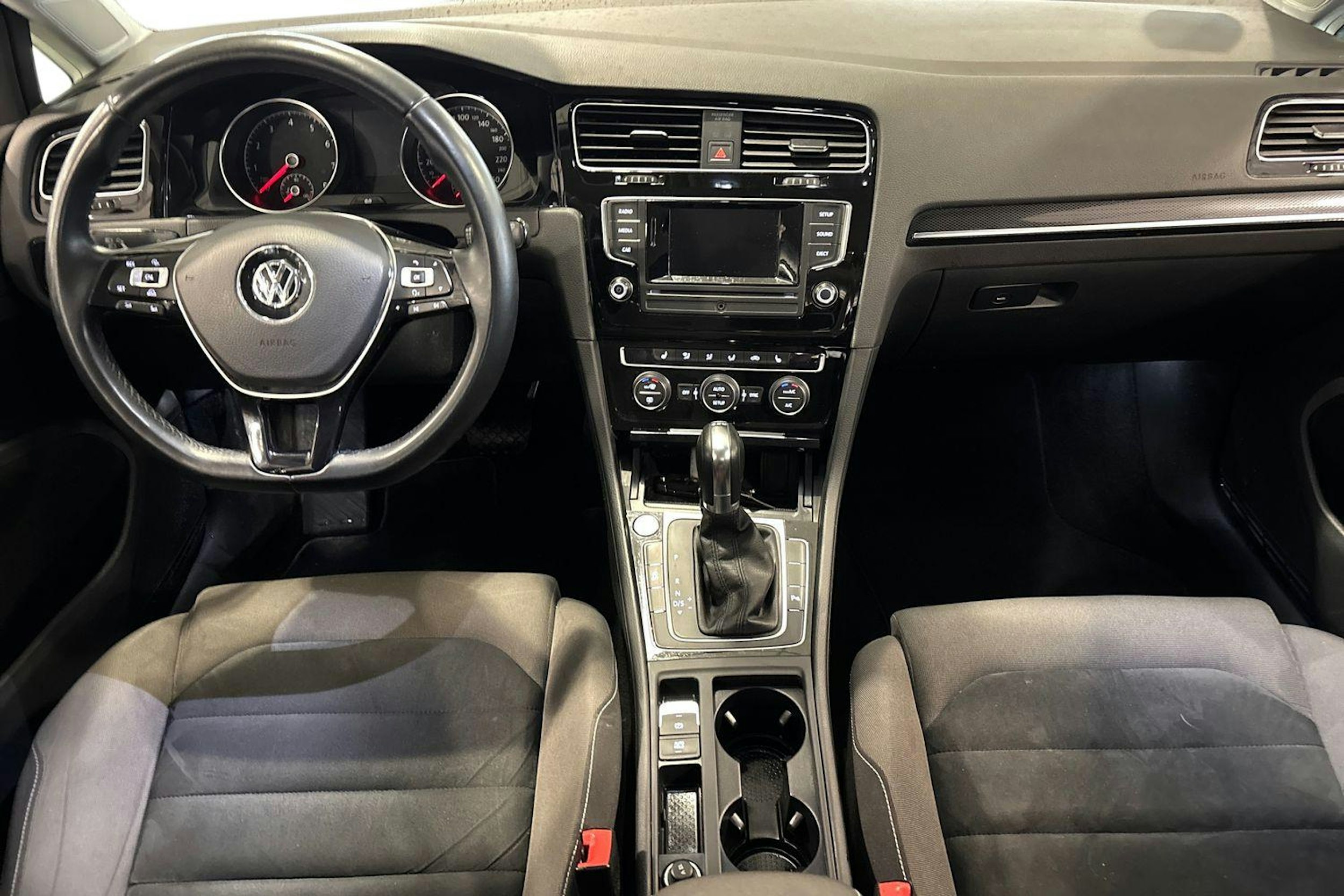 harmaa Volkswagen Golf 2014 kuva 9.