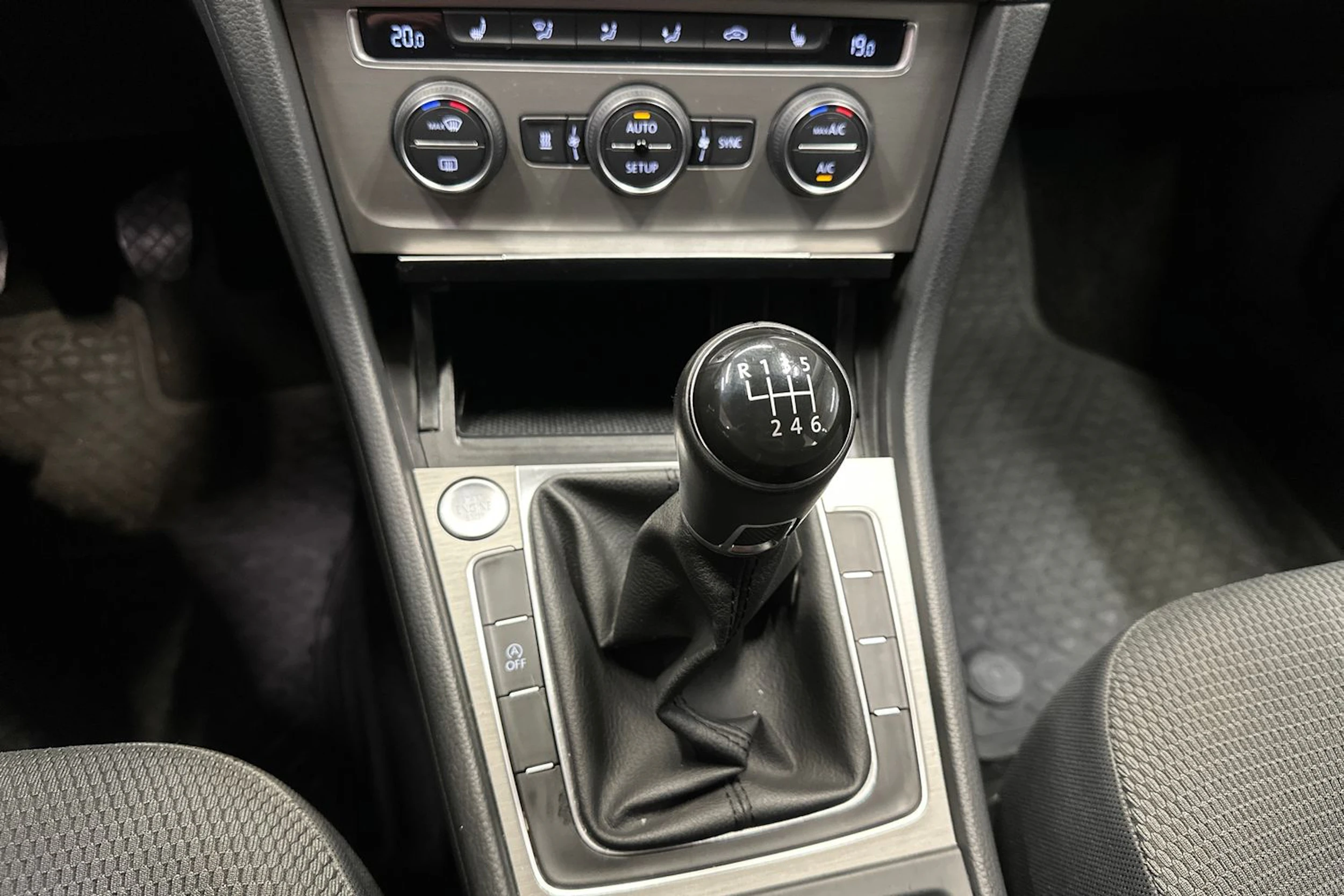 valkoinen Volkswagen Golf 2014 kuva 14.