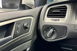 valkoinen Volkswagen Golf 2014 kuva 19.