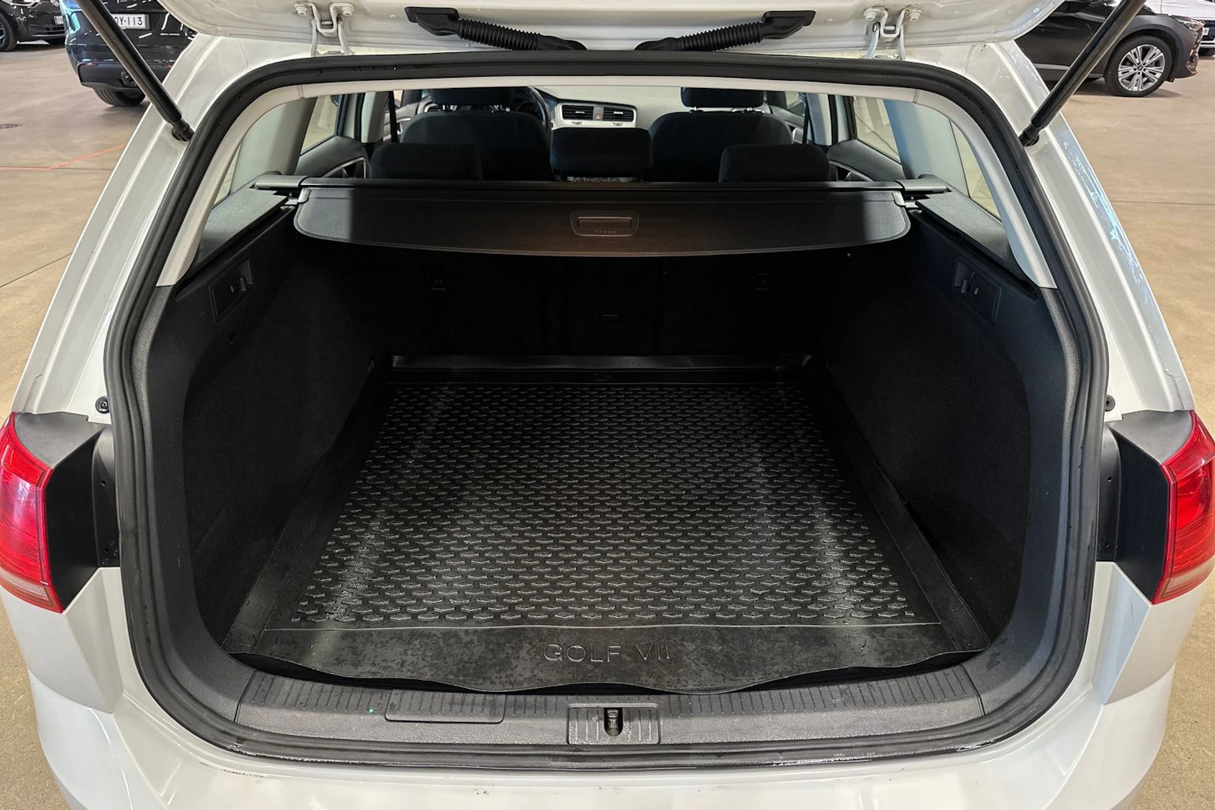 valkoinen Volkswagen Golf 2014 kuva 21.