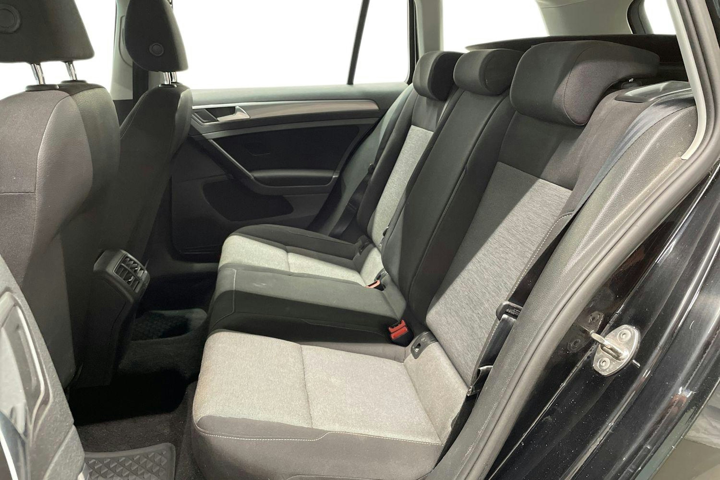 musta Volkswagen Golf 2014 kuva 8.