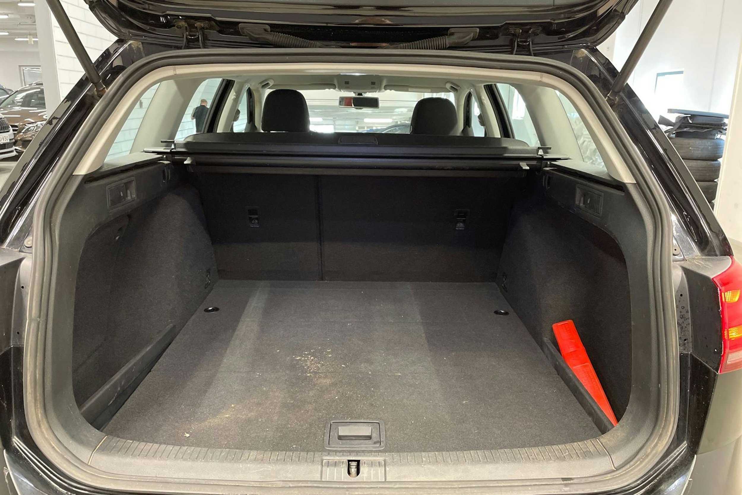 musta Volkswagen Golf 2014 kuva 11.