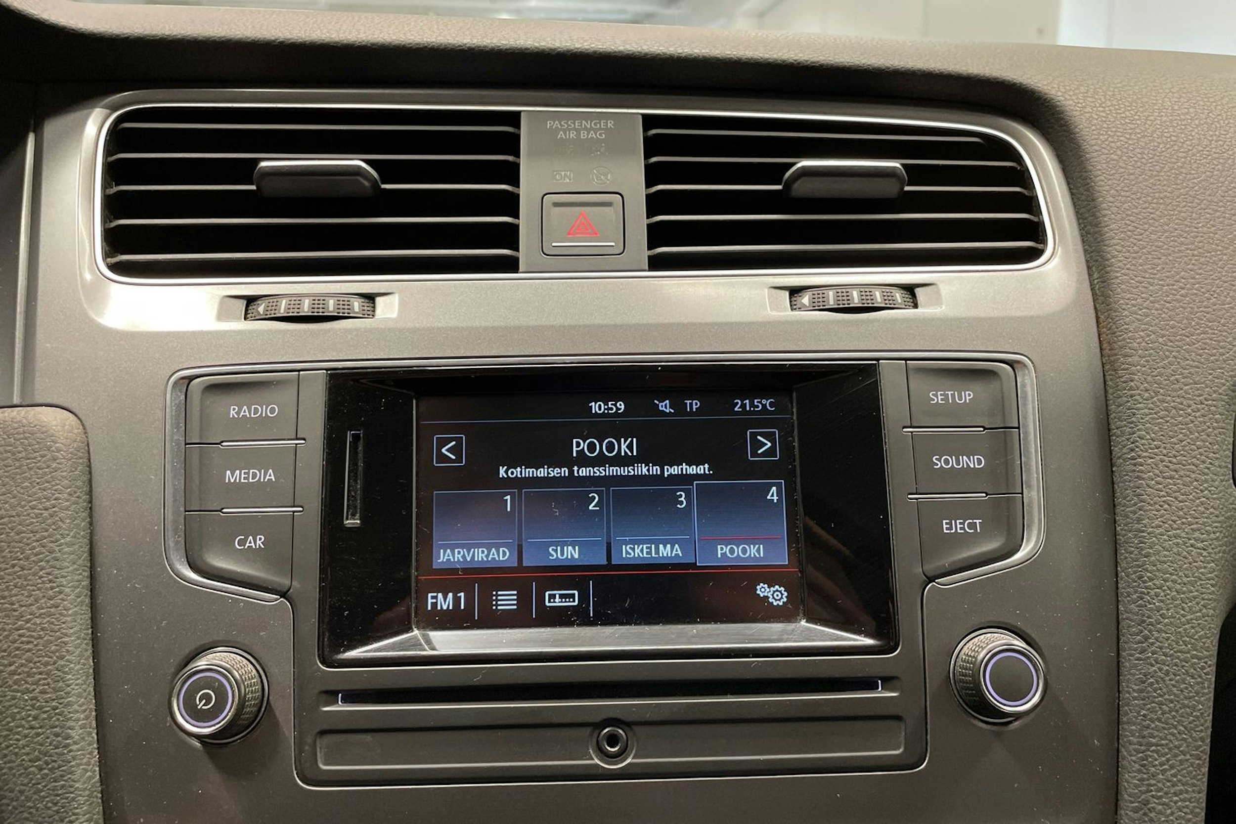 musta Volkswagen Golf 2014 kuva 13.
