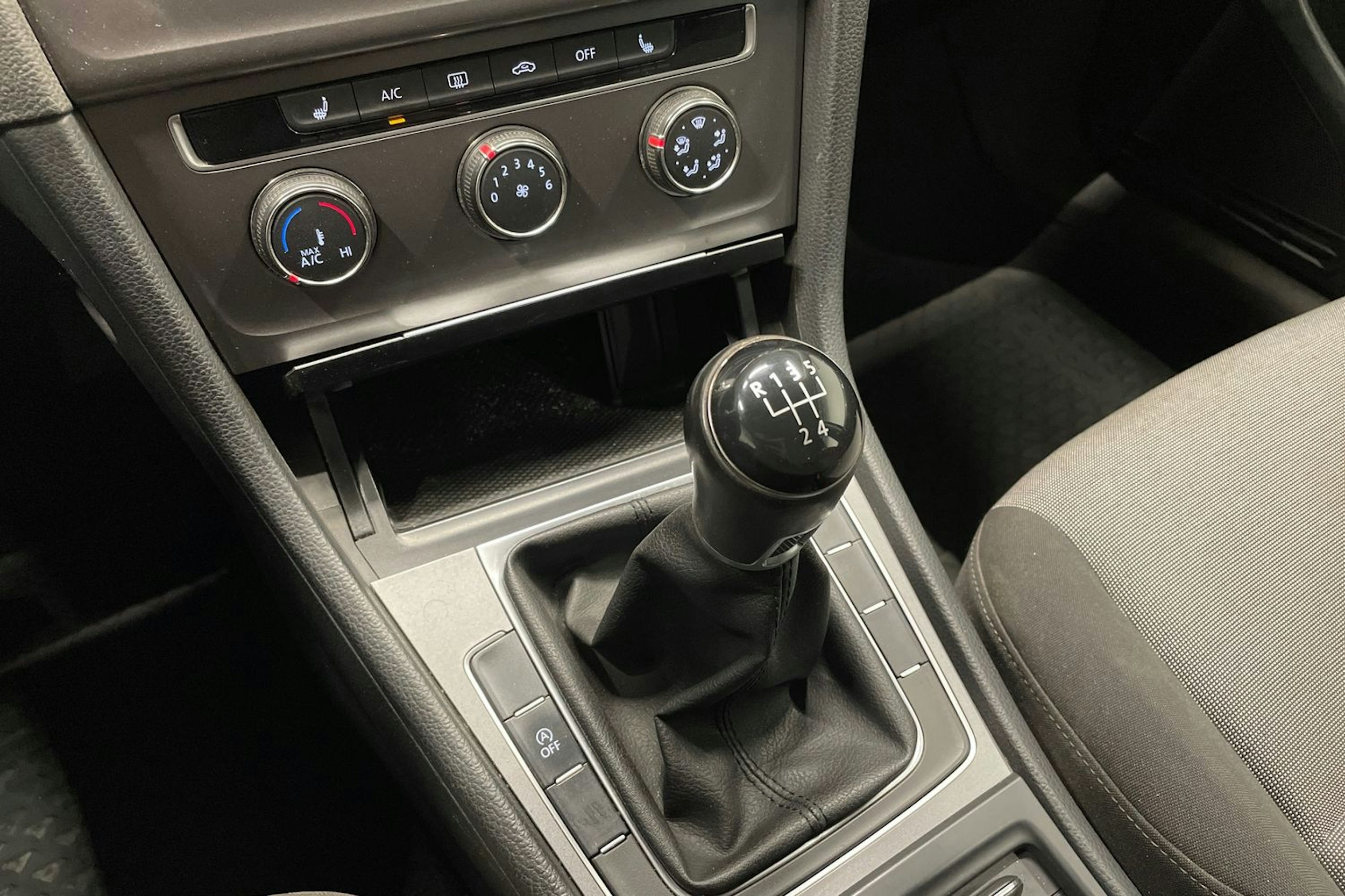 musta Volkswagen Golf 2014 kuva 14.