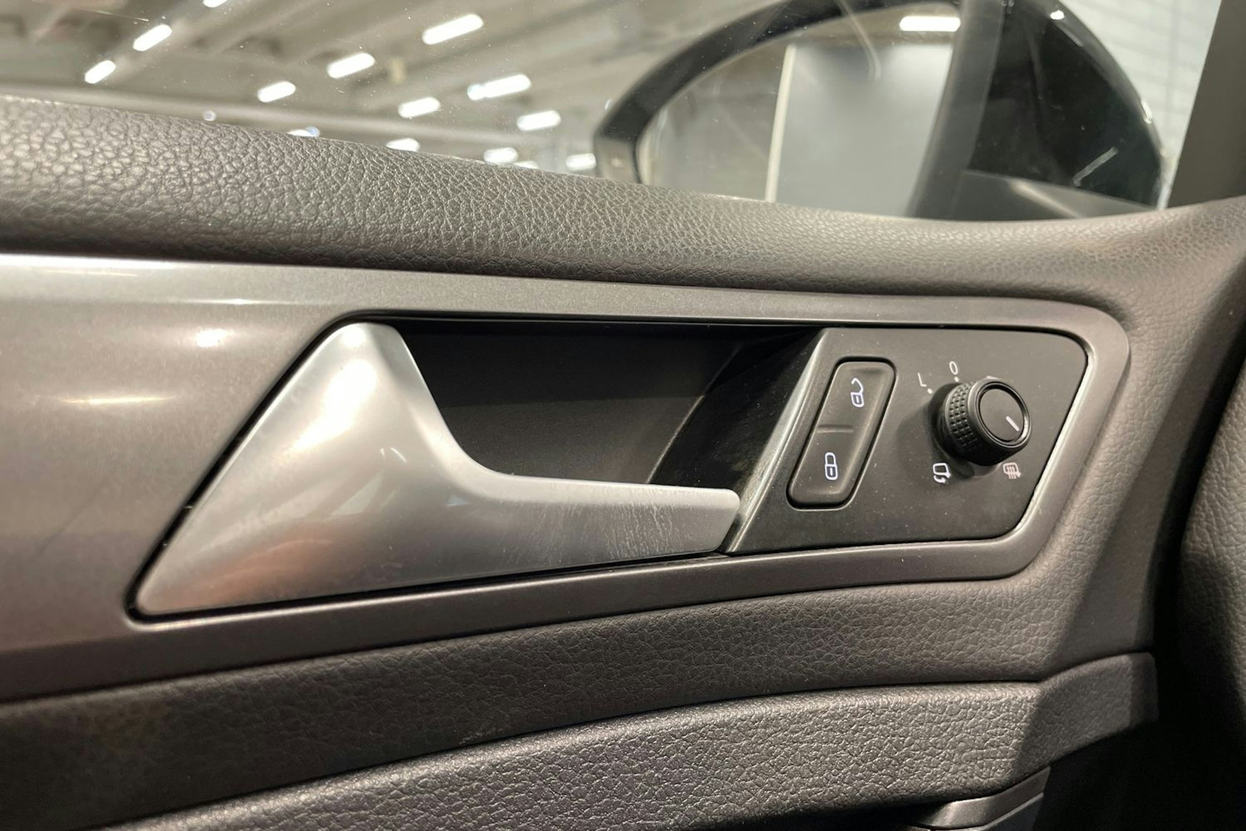 musta Volkswagen Golf 2014 kuva 17.