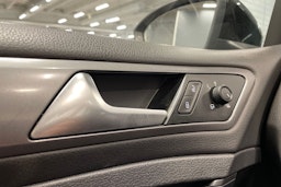 musta Volkswagen Golf 2014 kuva 17.
