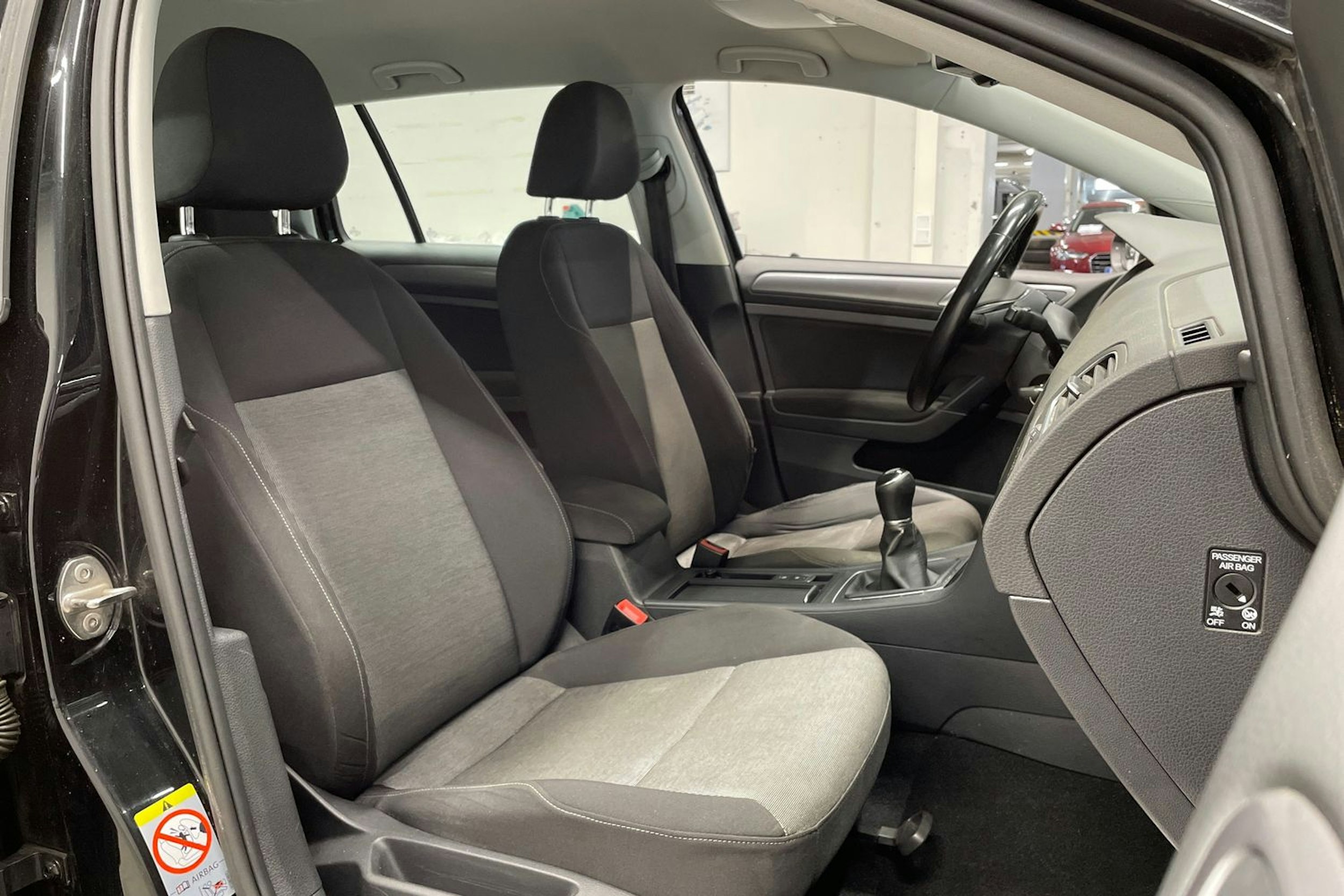 musta Volkswagen Golf 2014 kuva 18.