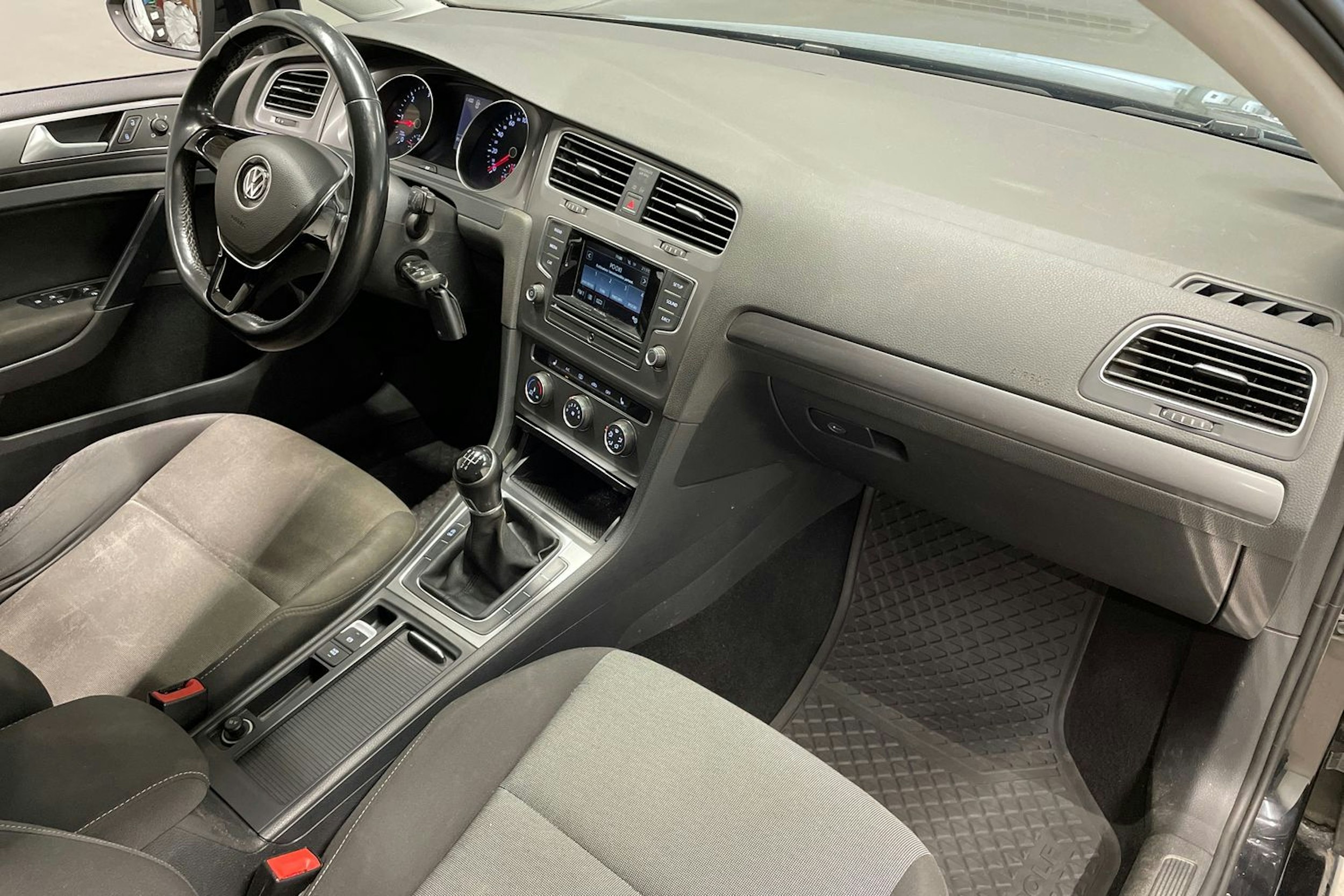 musta Volkswagen Golf 2014 kuva 19.