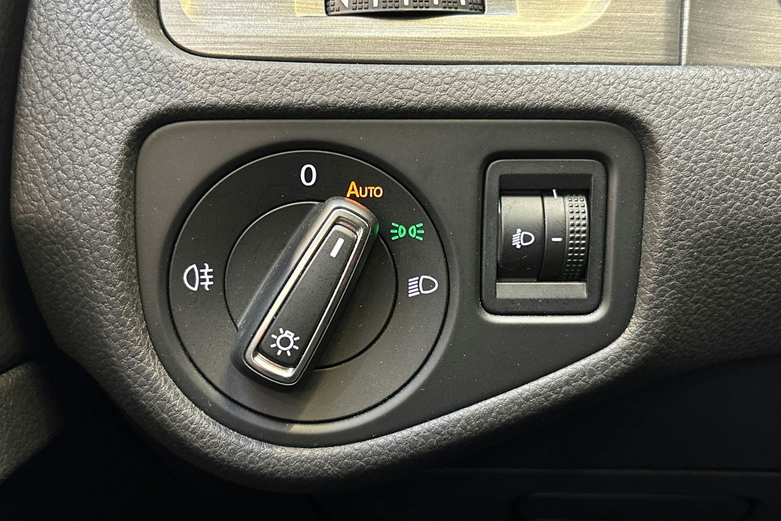 sininen Volkswagen Golf 2014 kuva 16.